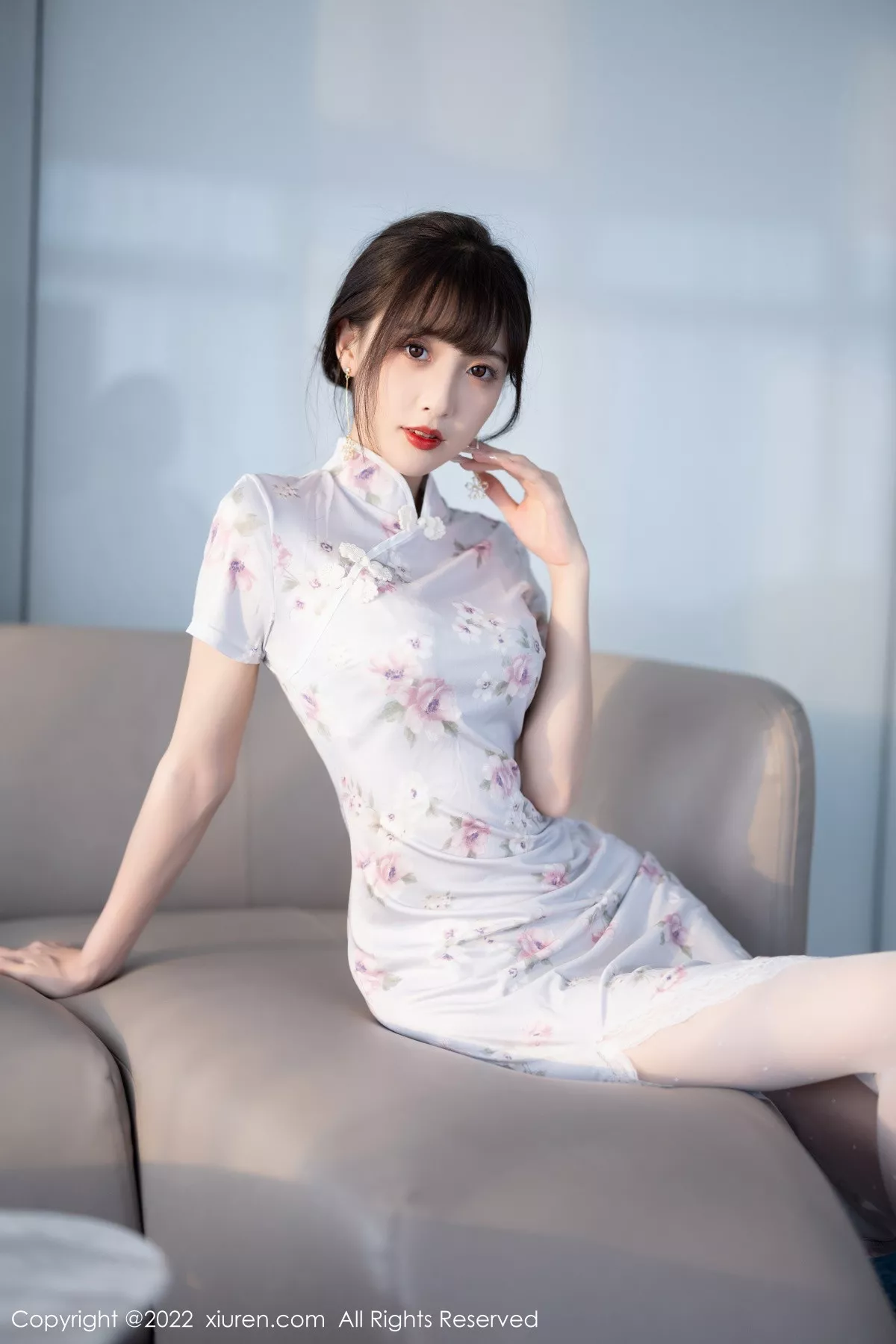 秀人集.com_[XiuRen秀人网]No.5757_模特林星阑白色图案旗袍露浅色蕾丝内衣配白丝袜甜美迷人写真90P