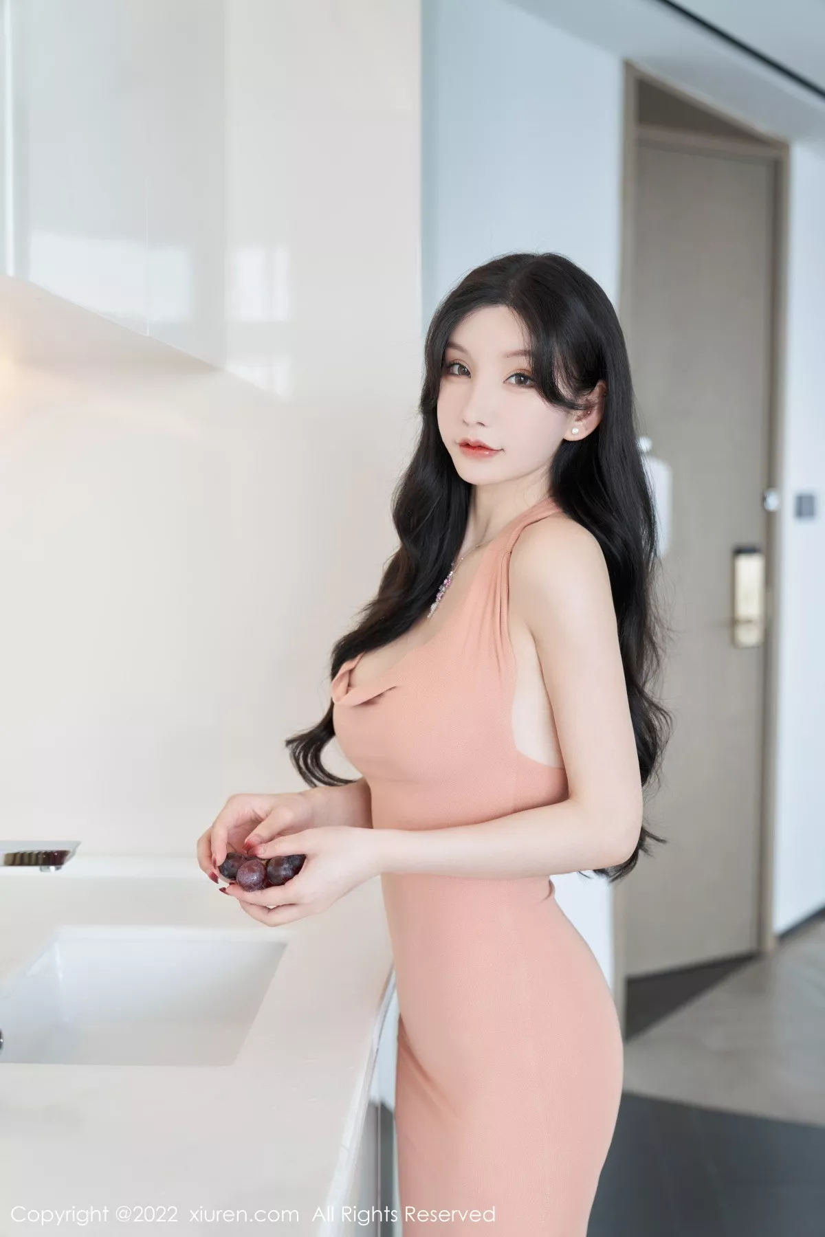 秀人集.com_[XiuRen秀人网]No.5881_女神周于希Sally心愿旅拍性感粉色长裙+白色薄纱惹火诱惑写真80P