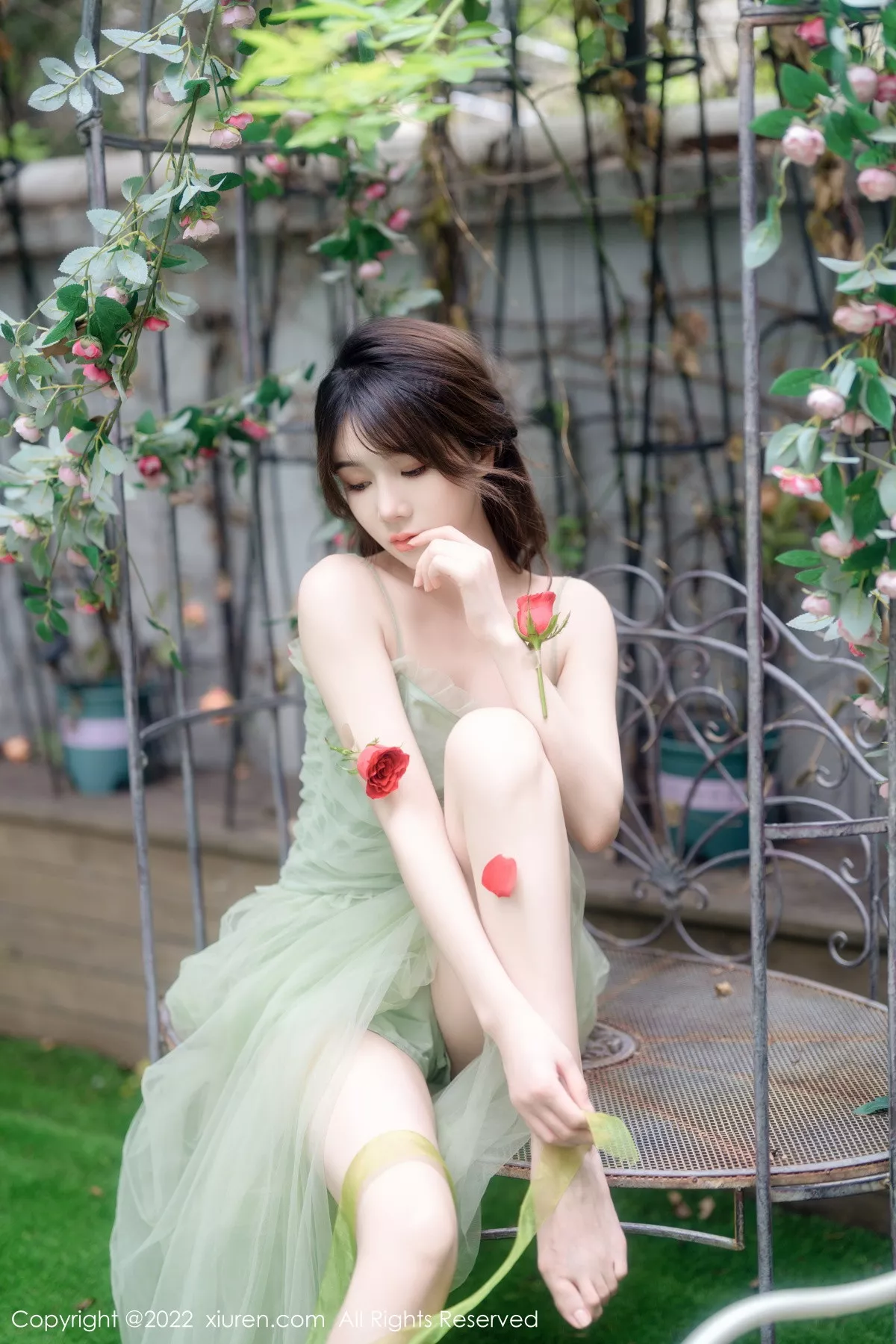 秀人集.com_[XiuRen秀人网]No.5875_模特婠婠么私房性感淡绿色连衣裙秀曼妙身姿白嫩美腿诱惑写真85P