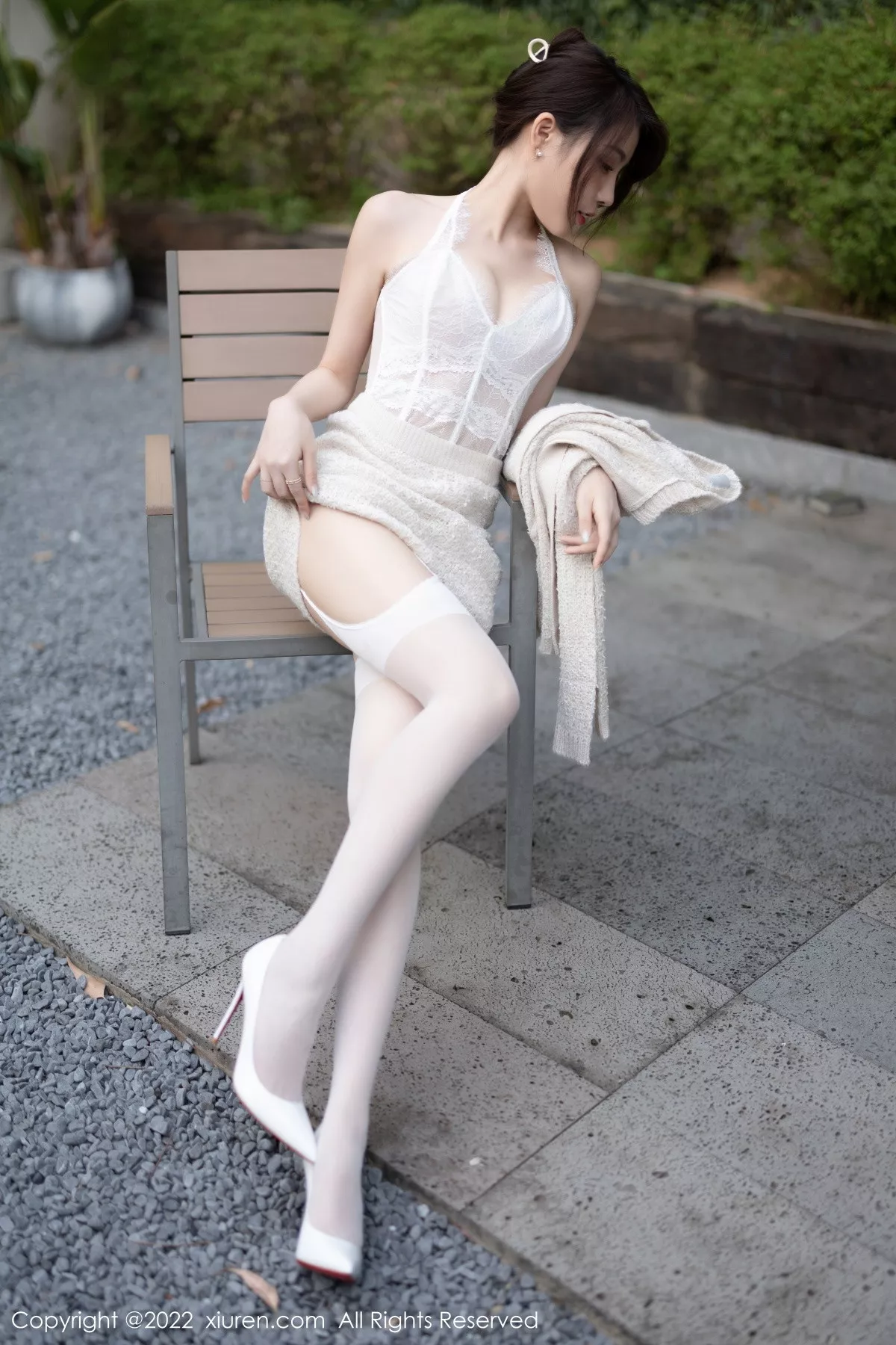 秀人集.com_[XiuRen秀人网]No.5880_女神徐莉芝Booty半脱露性感白色蕾丝内衣配白丝吊袜诱惑写真88P