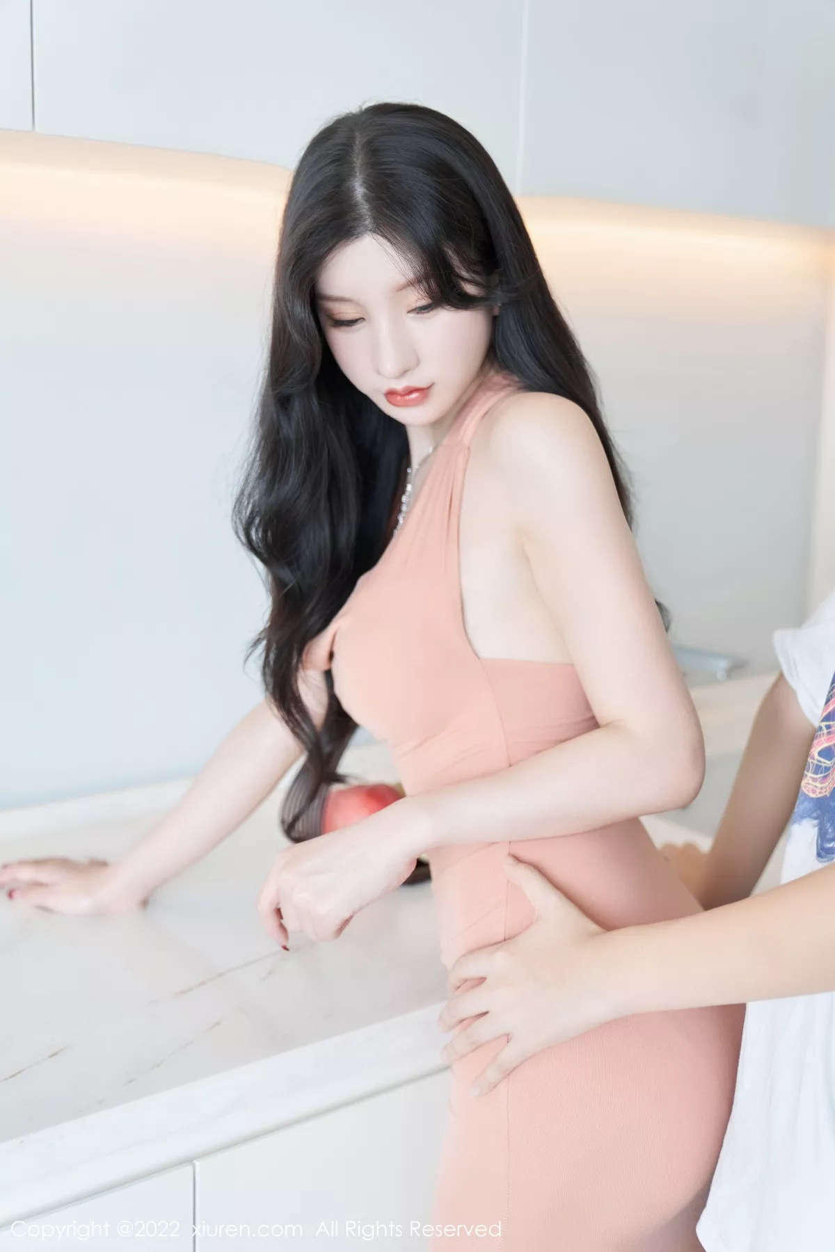 秀人集.com_[XiuRen秀人网]No.5881_女神周于希Sally心愿旅拍性感粉色长裙+白色薄纱惹火诱惑写真80P