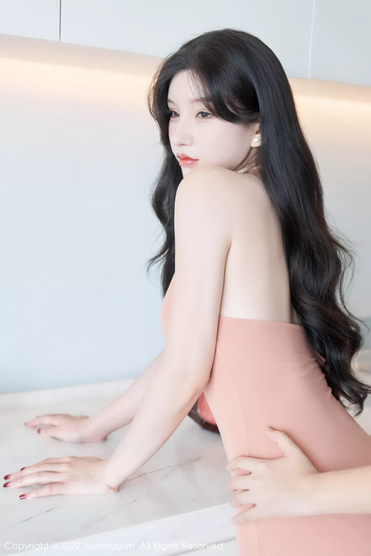 秀人集.com_[XiuRen秀人网]No.5881_女神周于希Sally心愿旅拍性感粉色长裙+白色薄纱惹火诱惑写真80P