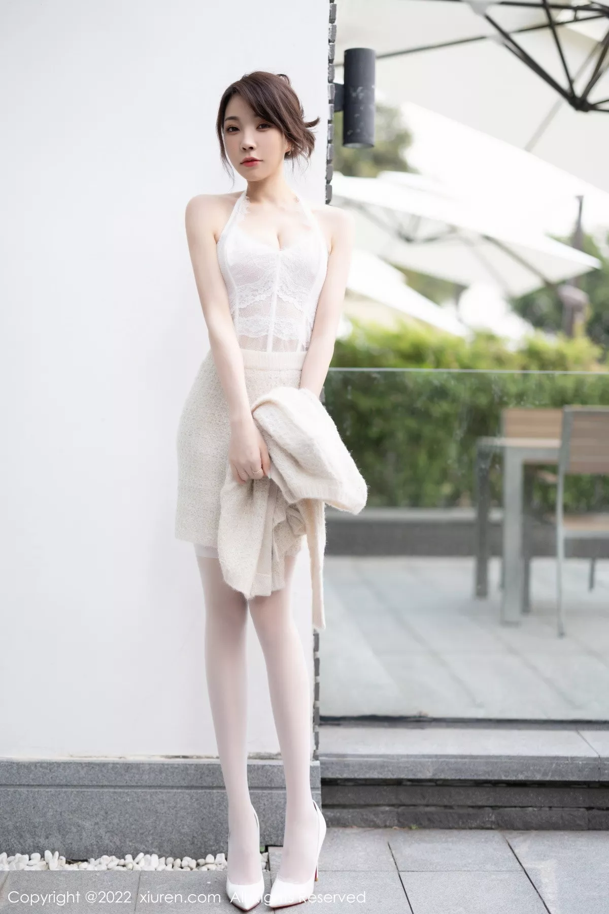 秀人集.com_[XiuRen秀人网]No.5880_女神徐莉芝Booty半脱露性感白色蕾丝内衣配白丝吊袜诱惑写真88P
