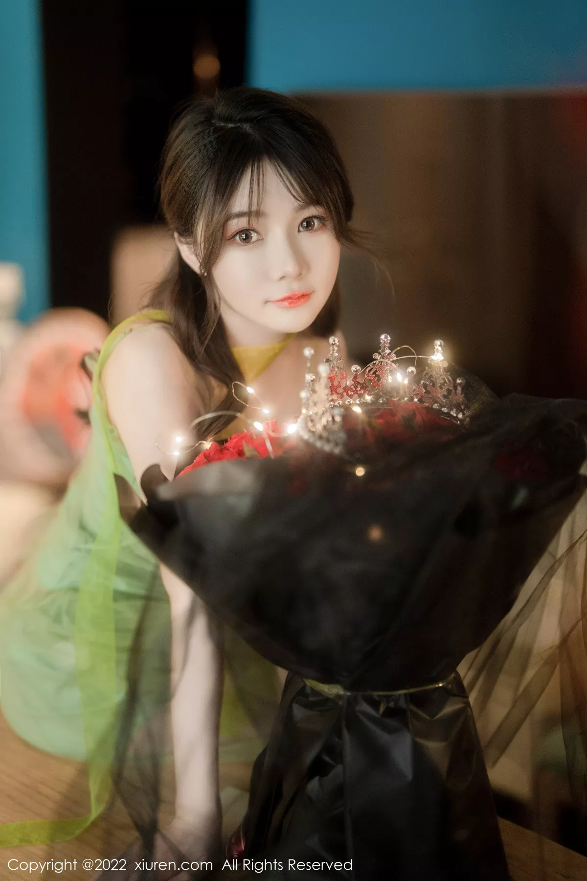 秀人集.com_[XiuRen秀人网]No.5875_模特婠婠么私房性感淡绿色连衣裙秀曼妙身姿白嫩美腿诱惑写真85P