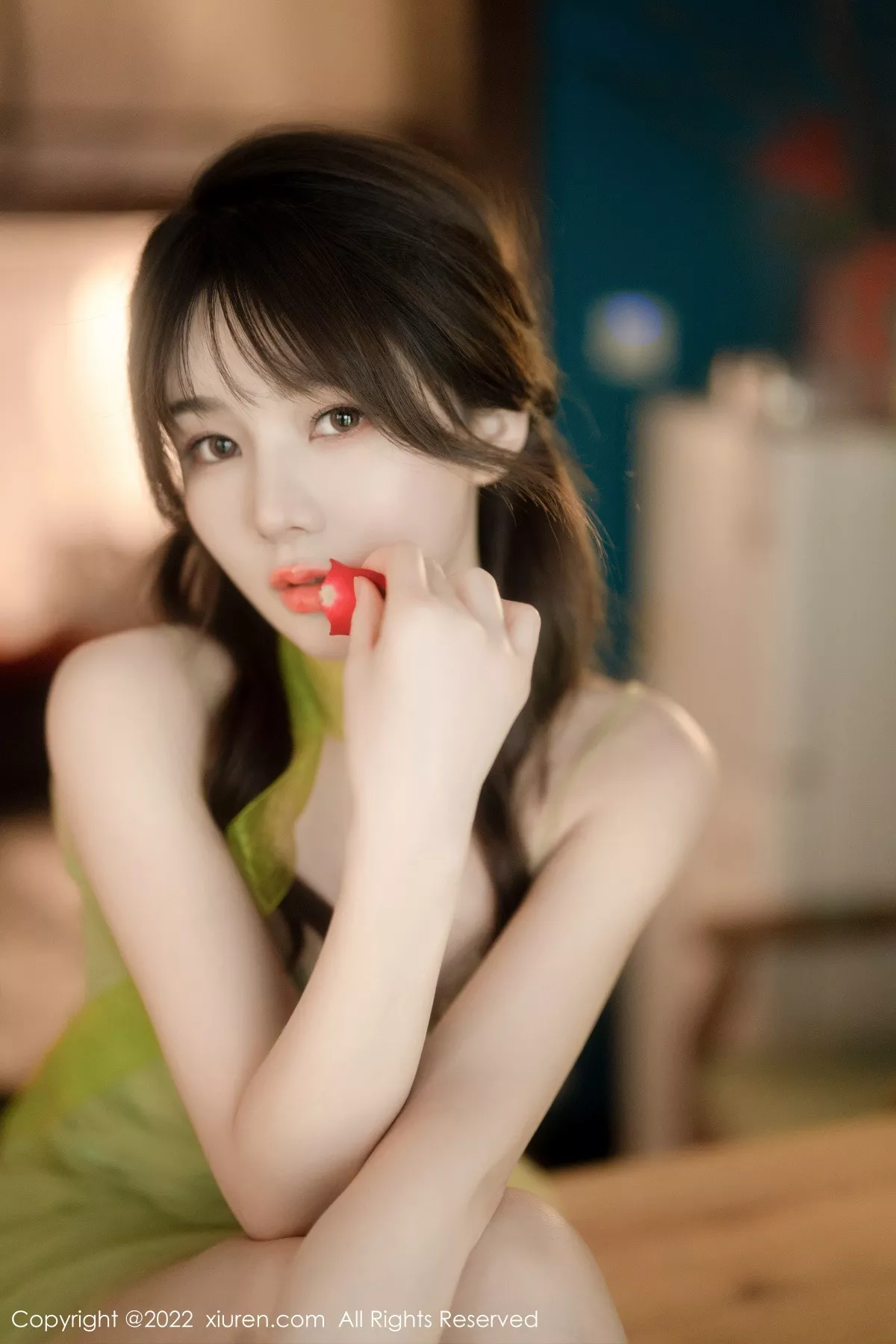 秀人集.com_[XiuRen秀人网]No.5875_模特婠婠么私房性感淡绿色连衣裙秀曼妙身姿白嫩美腿诱惑写真85P