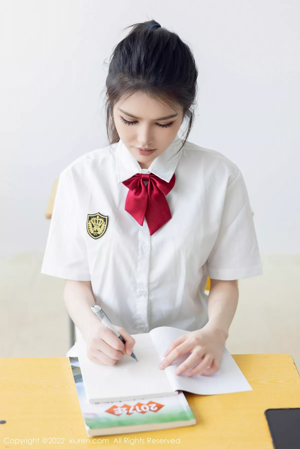 秀人集.com_[XiuRen秀人网]No.5762_模特媛媛酱belle教室场景性感白T配黑色短裙露蕾丝内衣诱惑写真71P