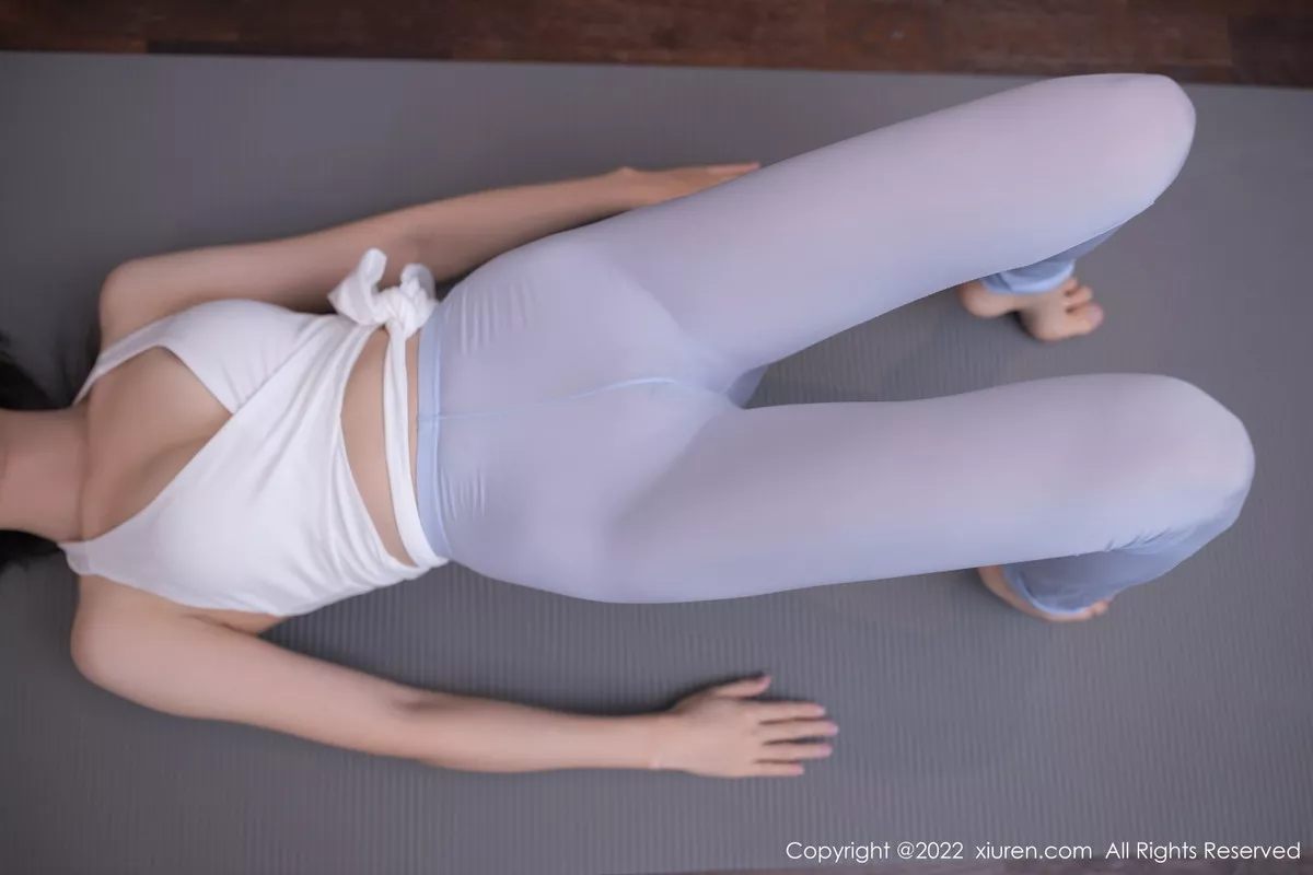 秀人集.com_[XiuRen秀人网]No.5763_模特利世瑜伽运动主题性感白上衣配灰色运动长裤迷人诱惑写真80P