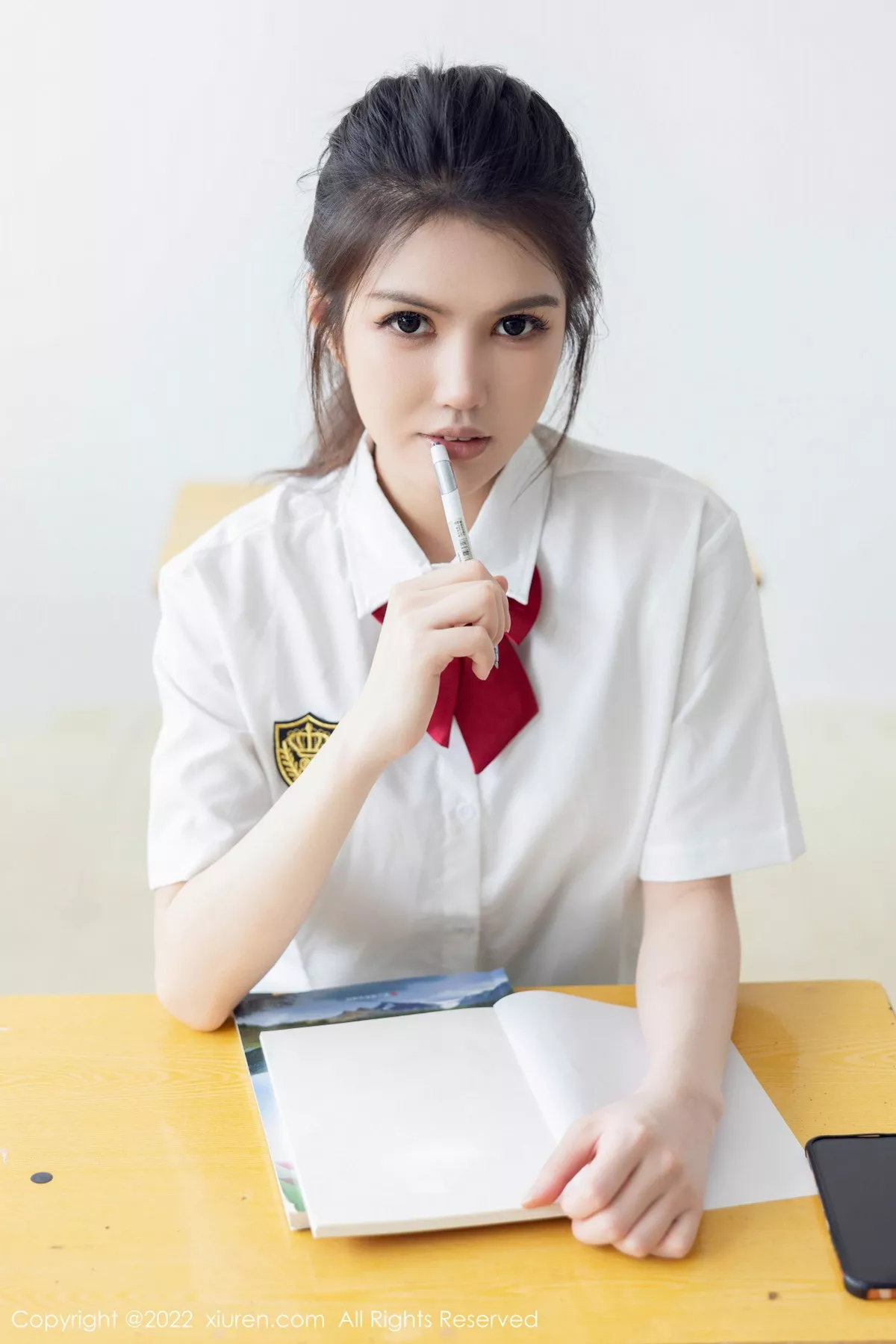 秀人集.com_[XiuRen秀人网]No.5762_模特媛媛酱belle教室场景性感白T配黑色短裙露蕾丝内衣诱惑写真71P