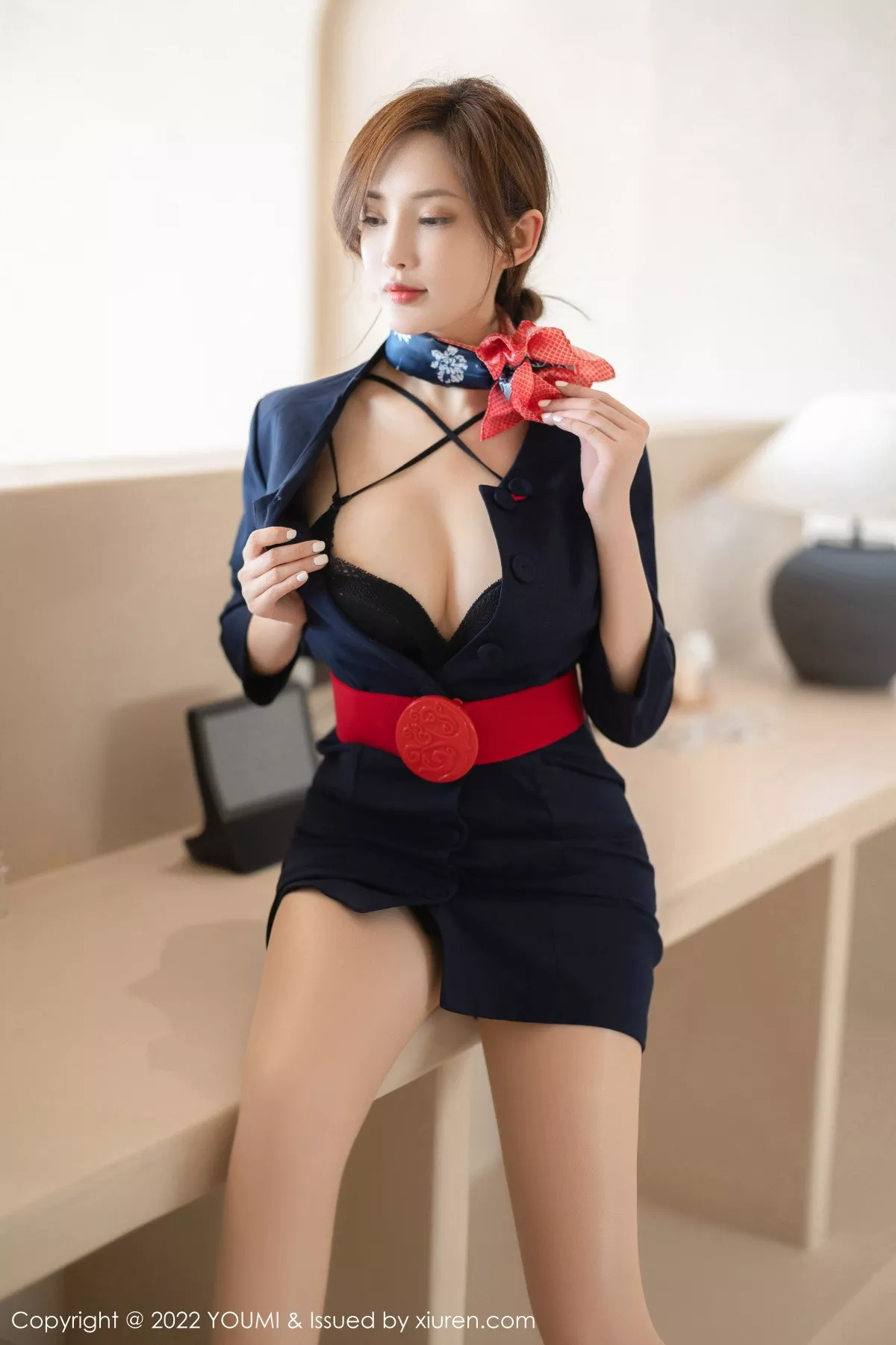 秀人集.com_[YouMi尤蜜荟]Vol.858_女神奶瓶土肥圆性感深色制服套装半脱秀丰满身材迷人诱惑写真77P