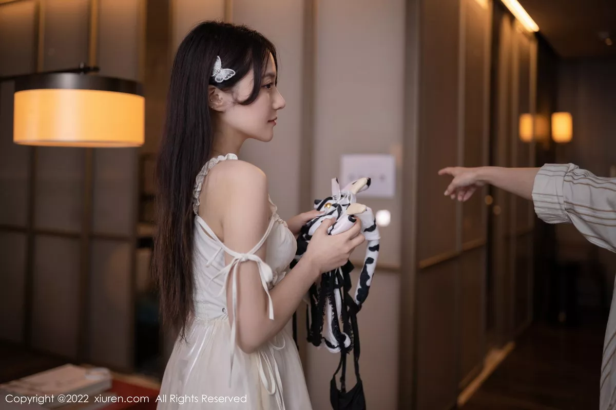 秀人集.com_[XiuRen秀人网]No.5776_模特鱼子酱Fish模特招聘主题浅色薄纱连衣裙秀完美身材诱惑写真75P