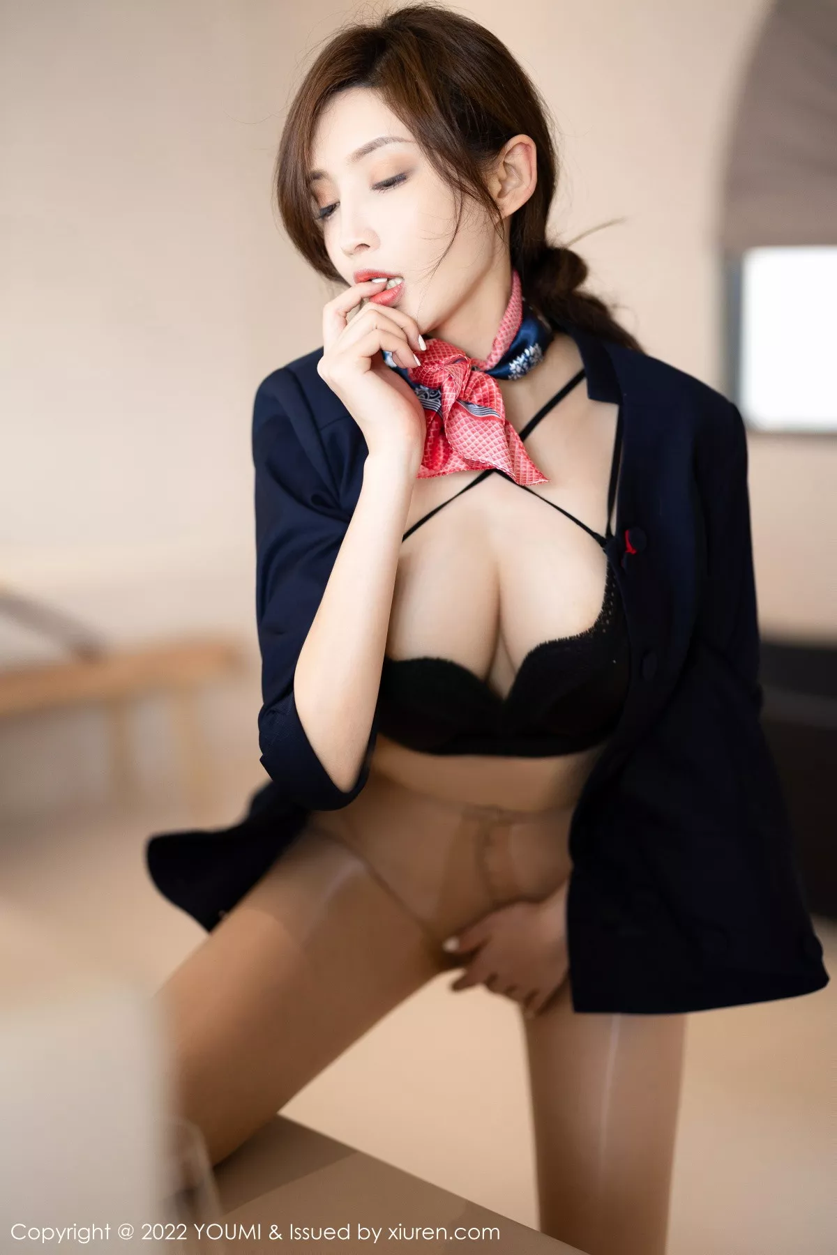 秀人集.com_[YouMi尤蜜荟]Vol.858_女神奶瓶土肥圆性感深色制服套装半脱秀丰满身材迷人诱惑写真77P