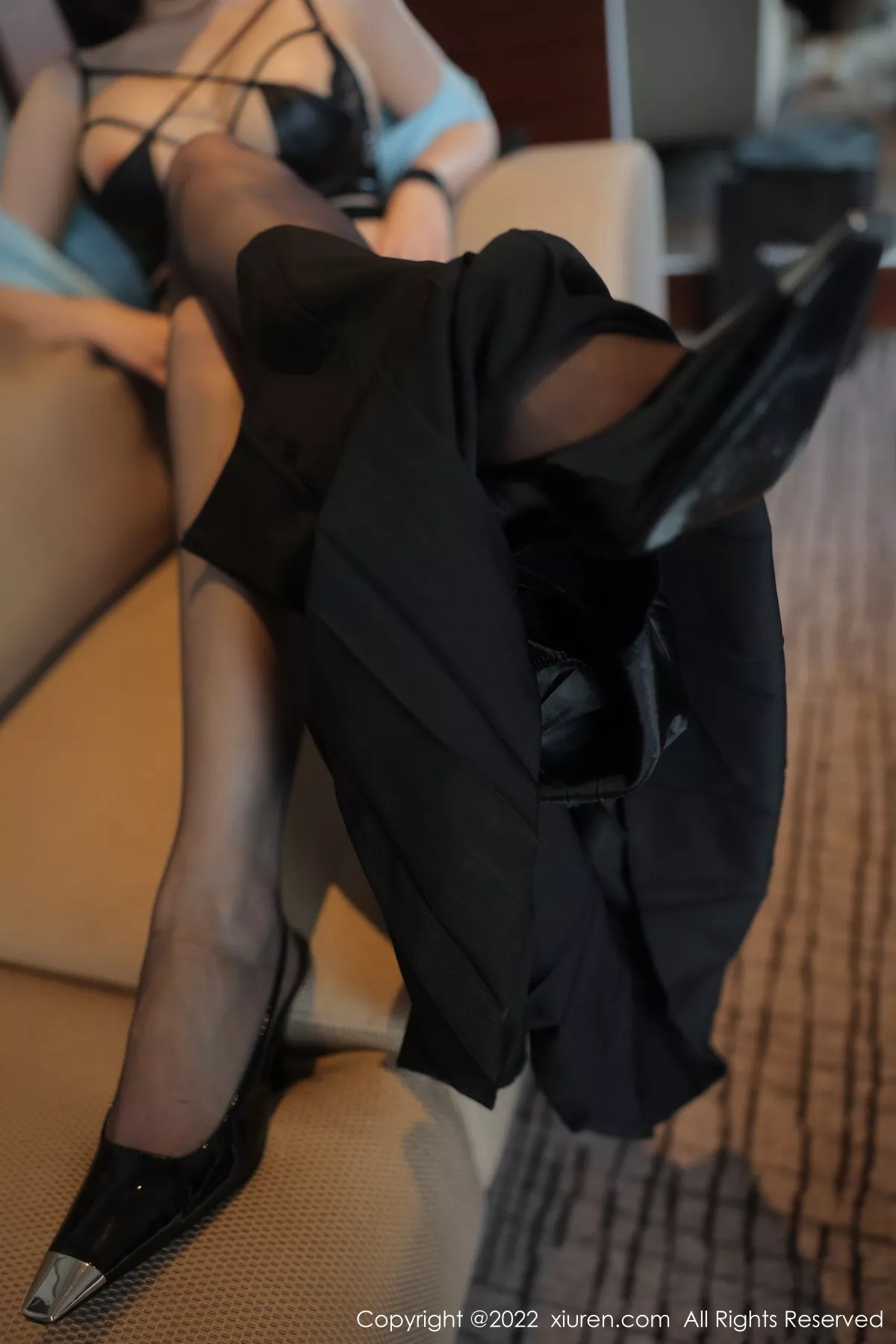 秀人集.com_[XiuRen秀人网]No.5773_模特顾乔楠Cora淡蓝T恤配黑色短裙露黑色蕾丝情趣内衣诱惑写真87P