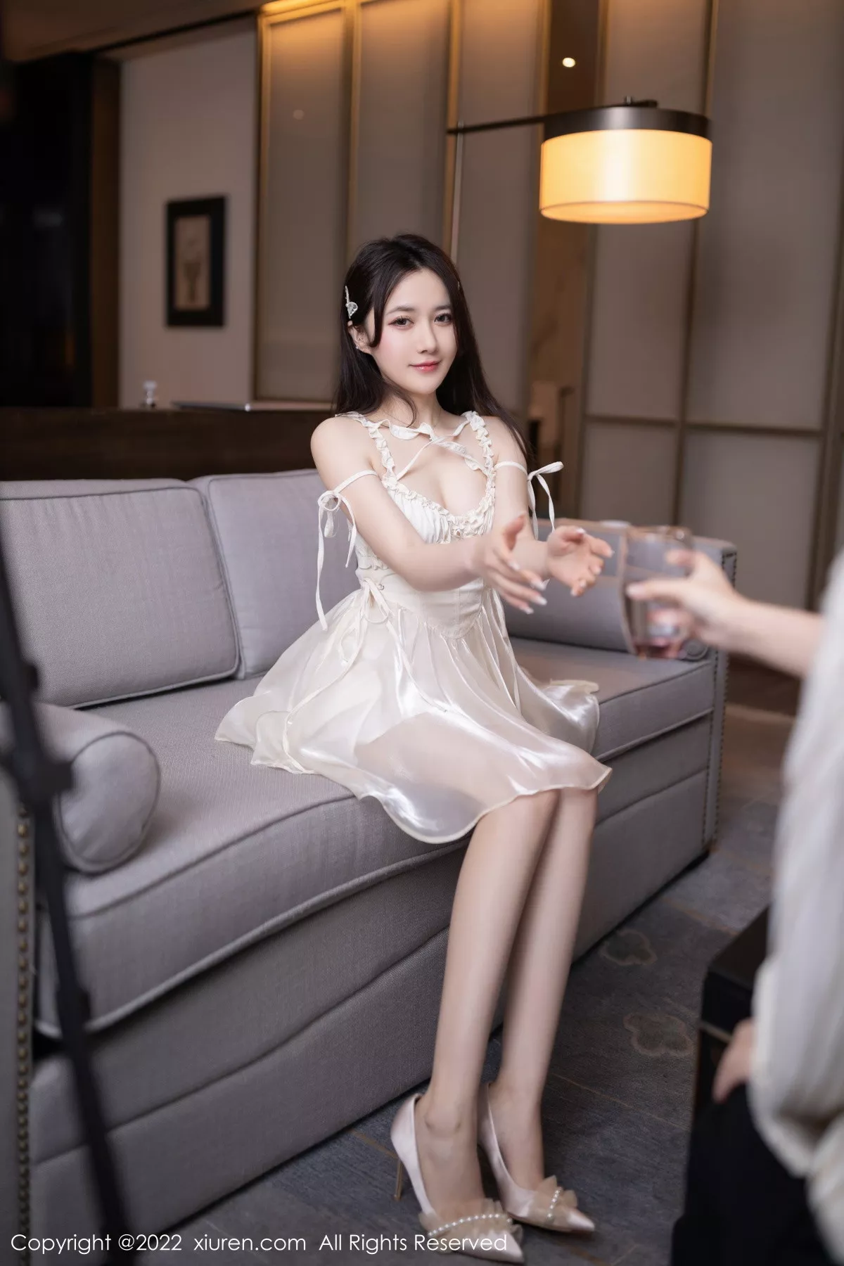 秀人集.com_[XiuRen秀人网]No.5776_模特鱼子酱Fish模特招聘主题浅色薄纱连衣裙秀完美身材诱惑写真75P