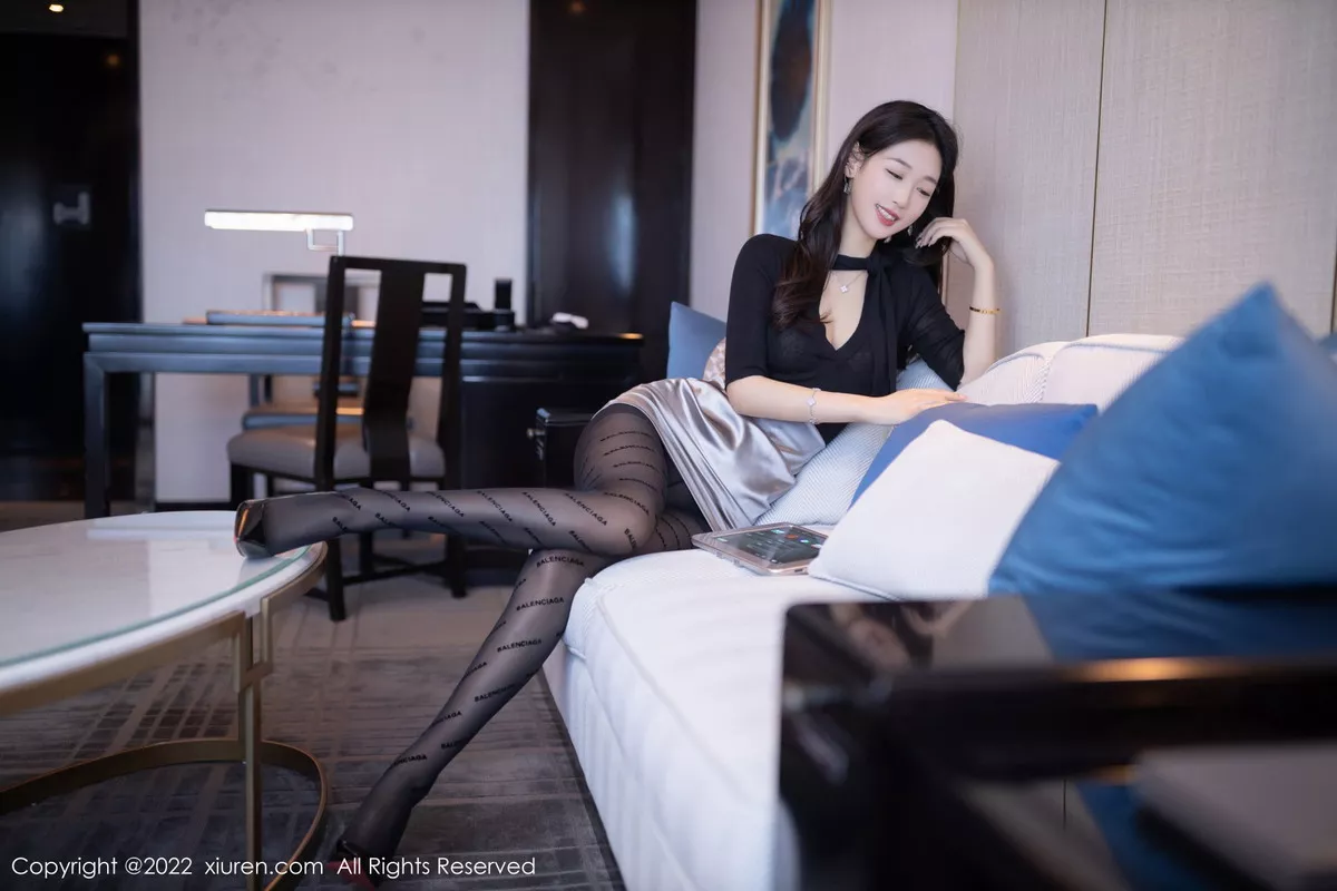 秀人集.com_[XiuRen秀人网]No.5887_模特唐安琪秘书角色黑色收身衣配银色短裙秀曼妙身姿诱惑写真78P