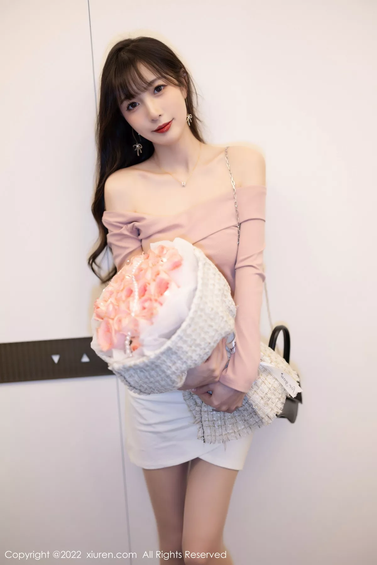秀人集.com_[XiuRen秀人网]No.5934_模特林星阑紫色露肩上衣配白短裙露蕾丝内衣开档肉丝诱惑写真81P