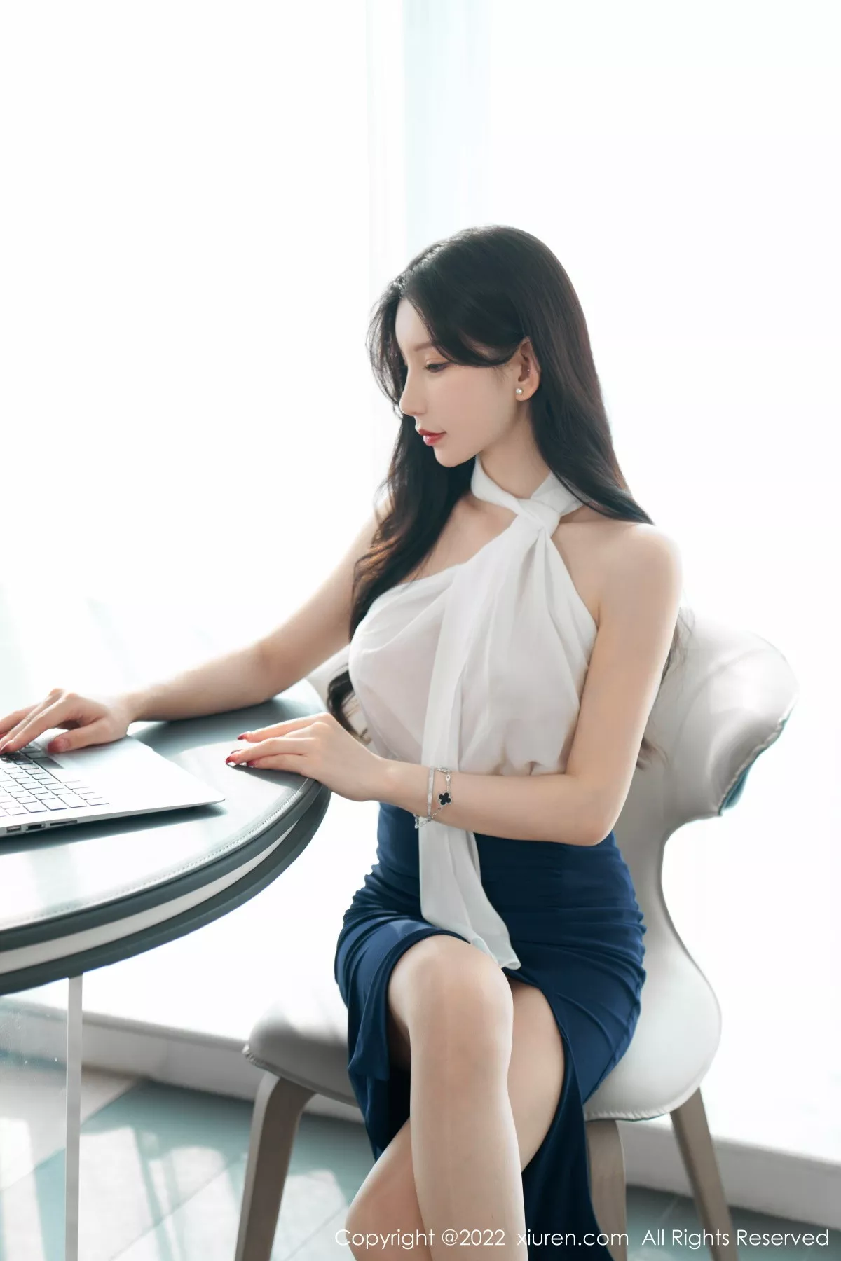 秀人集.com_[XiuRen秀人网]No.5948_女神周于希Sally女秘书主题白色轻透衣配黑短裙秀翘臀诱惑写真70P