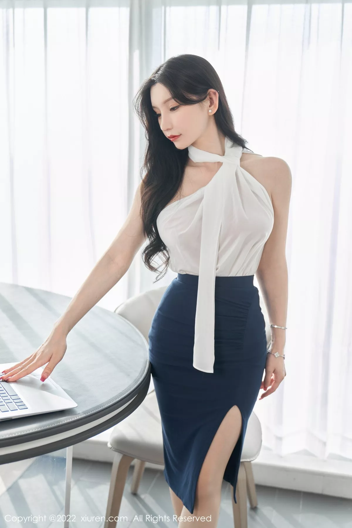 秀人集.com_[XiuRen秀人网]No.5948_女神周于希Sally女秘书主题白色轻透衣配黑短裙秀翘臀诱惑写真70P