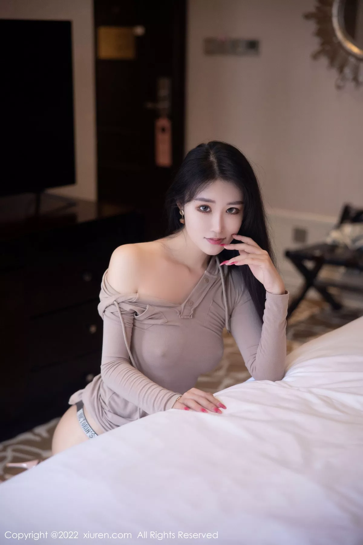 秀人集.com_[XiuRen秀人网]No.5955_模特司柠脱杏色连衣裙露性感黑色内衣配超薄肉丝完美诱惑写真70P