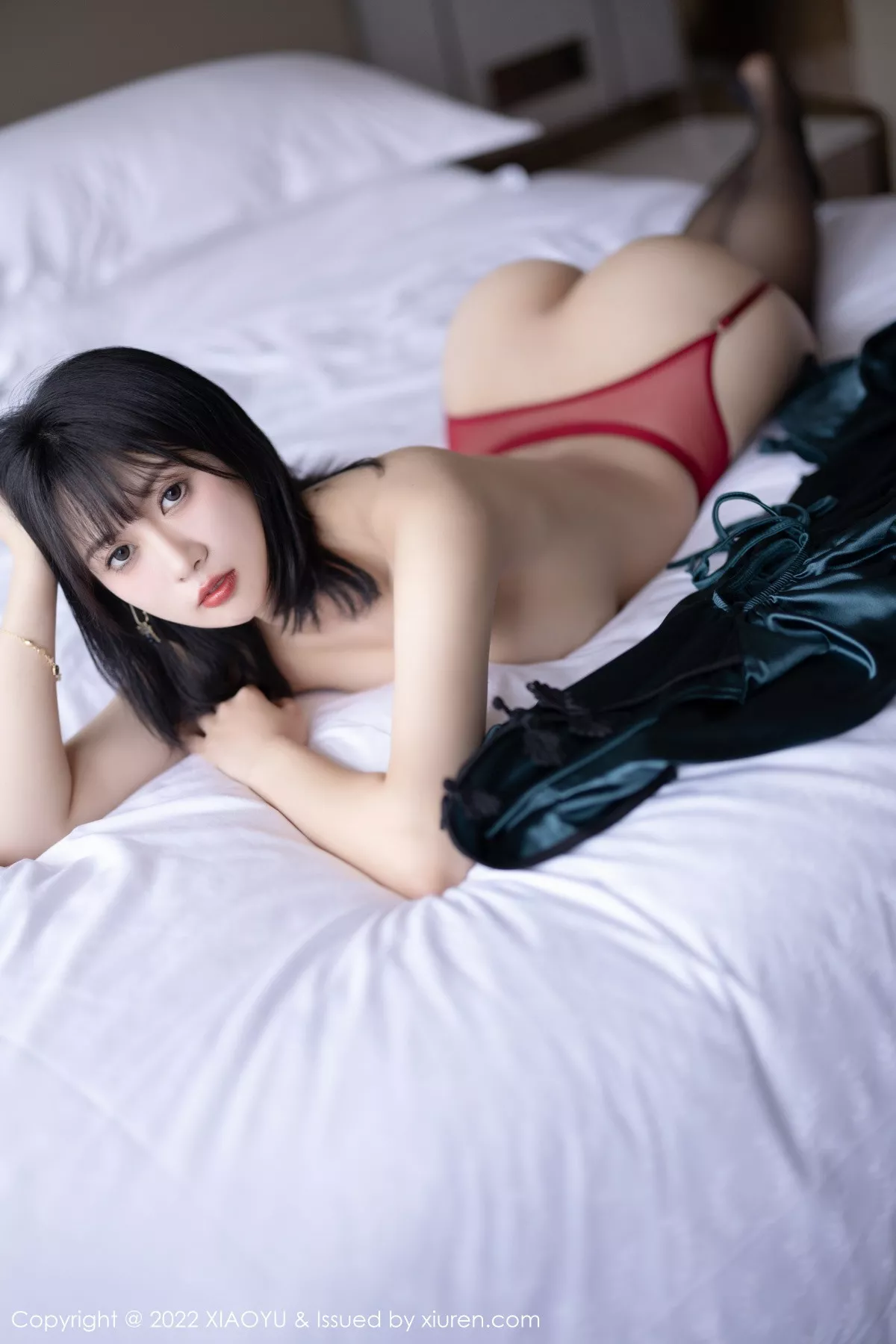 秀人集.com_[XiaoYu画语界]Vol.920_模特林子遥私房性感深色旗袍配黑丝吊袜秀曼妙身姿迷人诱惑写真73P