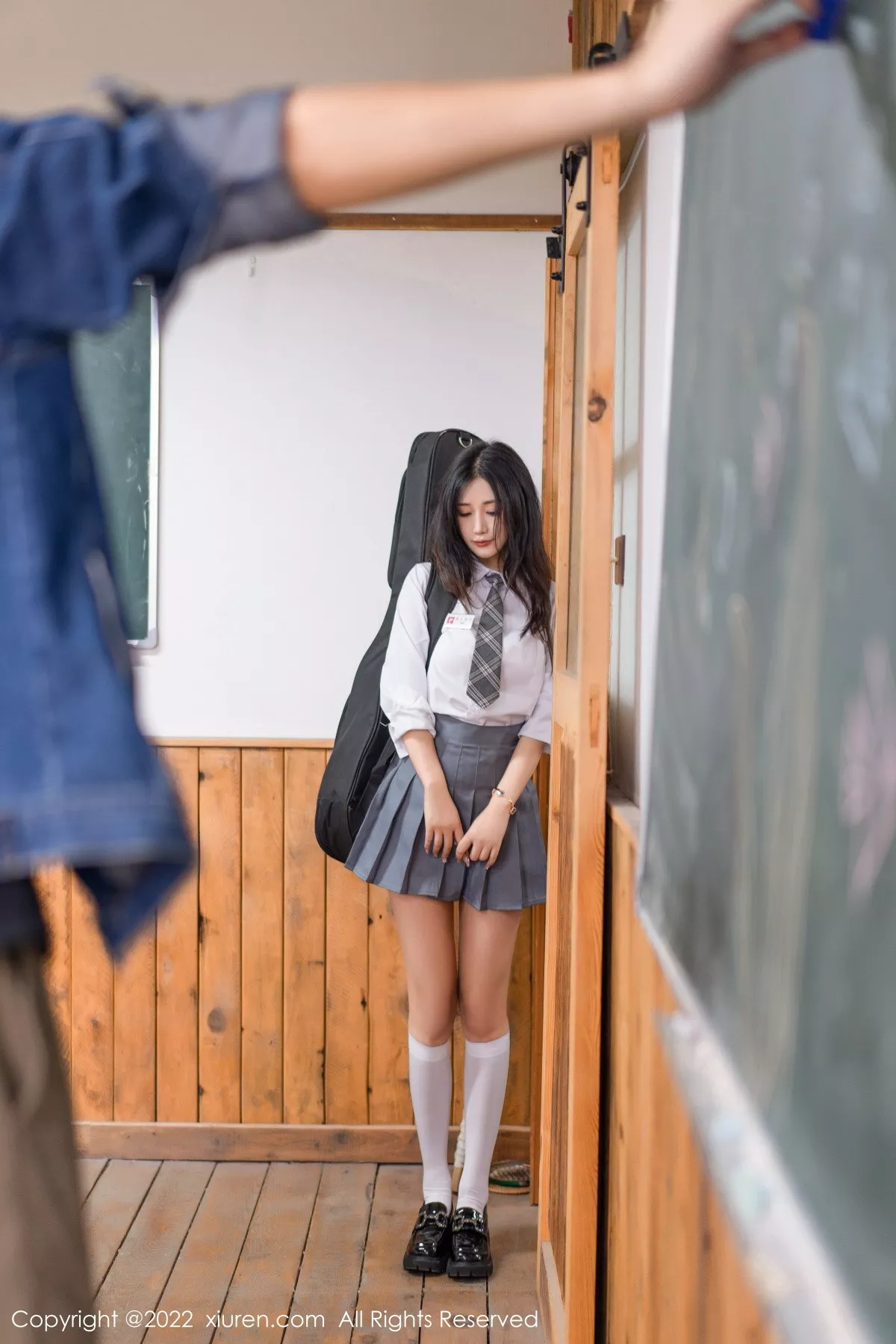 秀人集.com_[XiuRen秀人网]No.5970_模特Laura阿姣性感学妹短裙制服露白色内衣秀曼妙身姿迷人写真99P