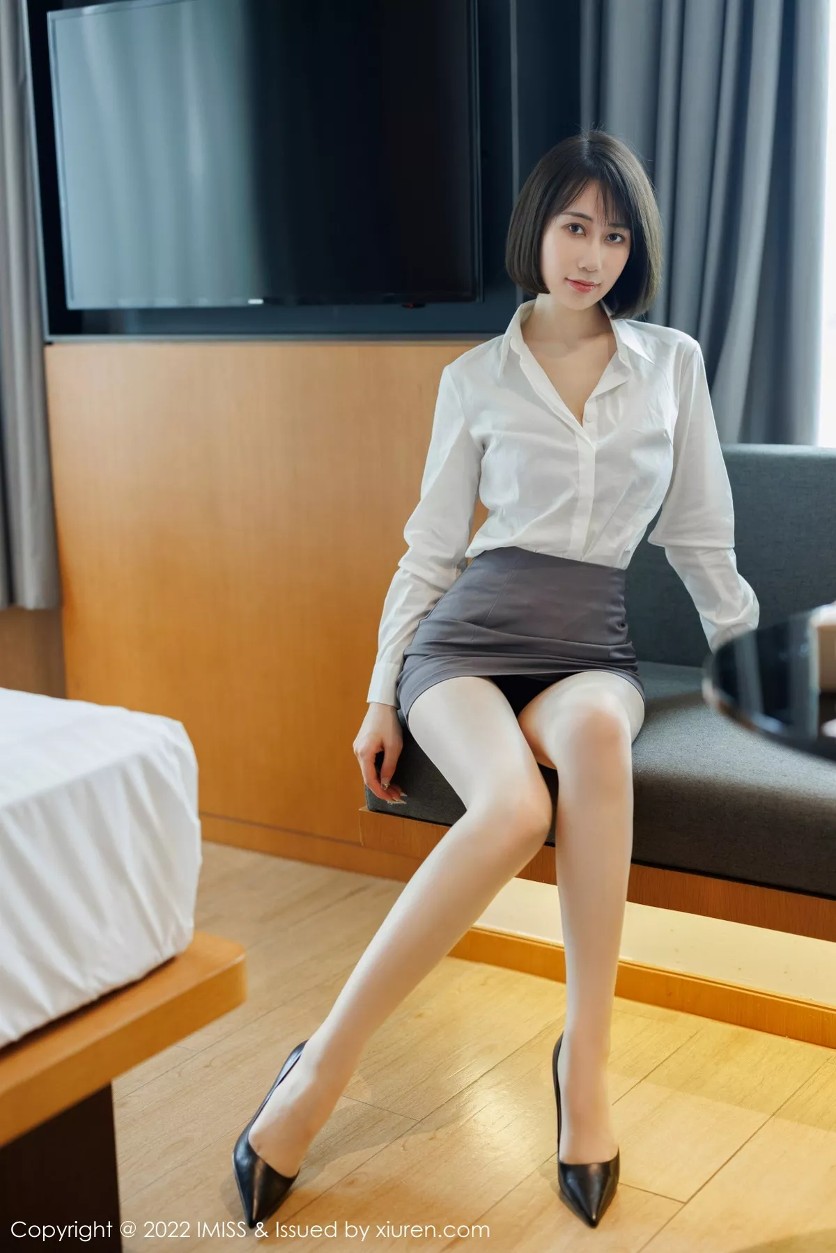 秀人集.com_[IMISS爱蜜社]Vol.709_新人模特瑞妤性感白T配灰色短裙露紫色内衣超薄肉丝迷人写真68P