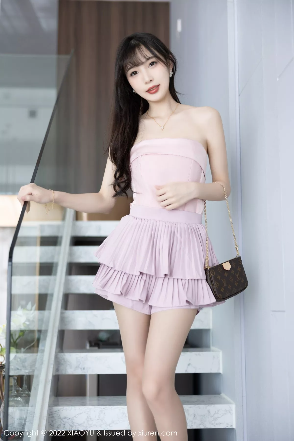 秀人集.com_[XiaoYu画语界]Vol.923_模特林星阑性感粉色露肩上衣配灰短裙露蕾丝内衣迷人诱惑写真83P