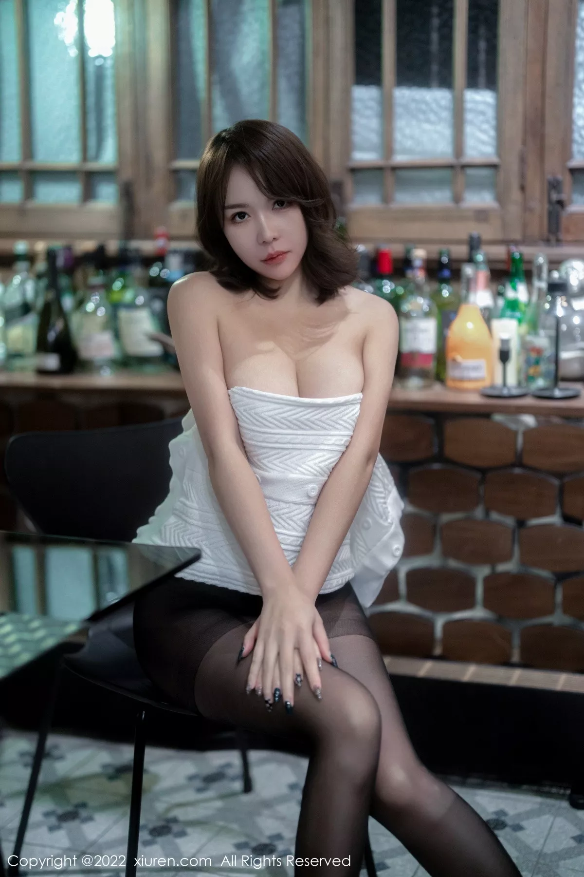 秀人集.com_[XiuRen秀人网]No.5988_模特雅雯私房性感白色露肩服饰露黑色蕾丝内衣魅惑黑丝迷人写真65P