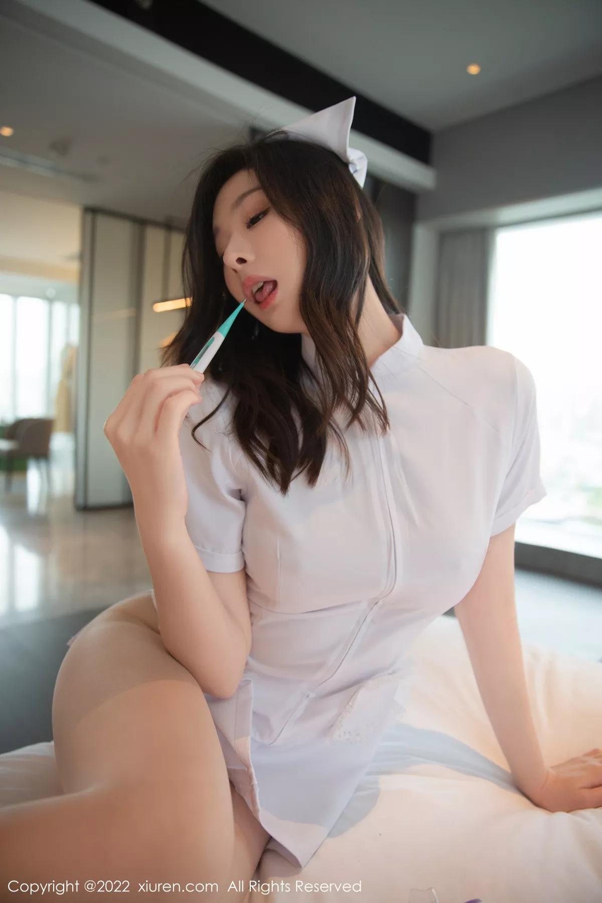 秀人集.com_[XiuRen秀人网]No.6020_模特是小逗逗性感白色护士服饰配原色丝袜秀曼妙身姿迷人写真82P