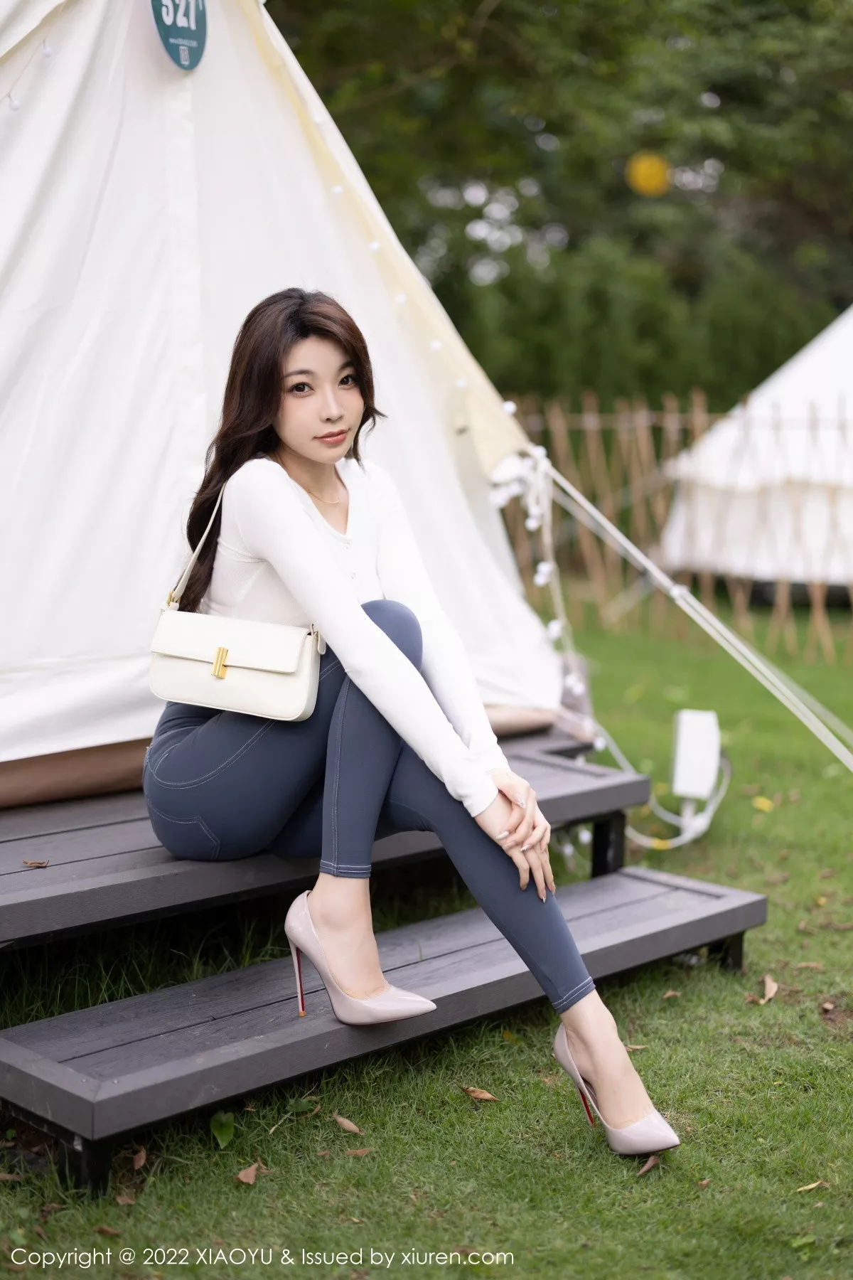 秀人集.com_[XiaoYu画语界]Vol.911_模特徐莉芝Booty白色收身衣配简约长裤+白色情趣内衣诱惑写真84P