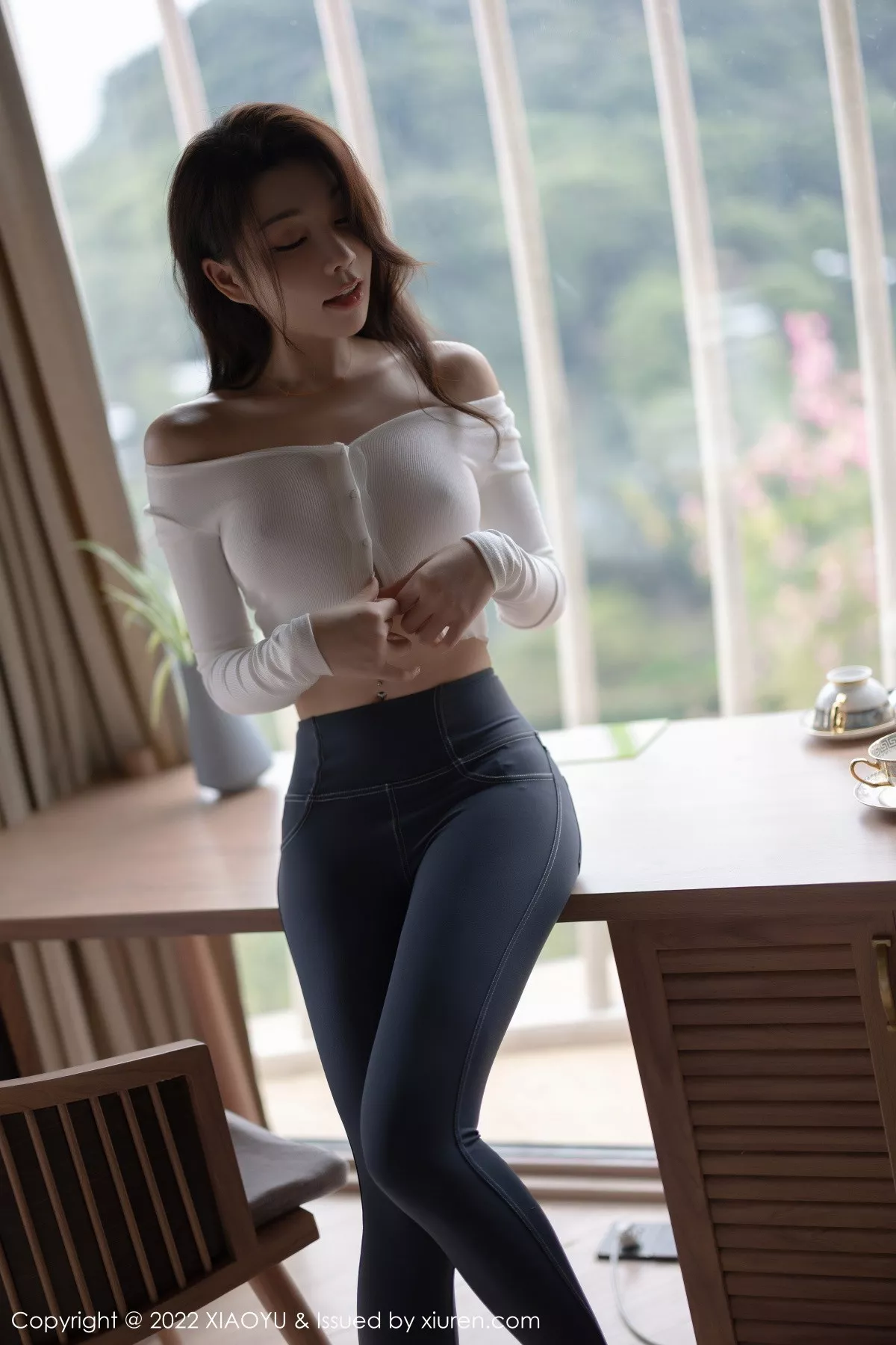 秀人集.com_[XiaoYu画语界]Vol.911_模特徐莉芝Booty白色收身衣配简约长裤+白色情趣内衣诱惑写真84P