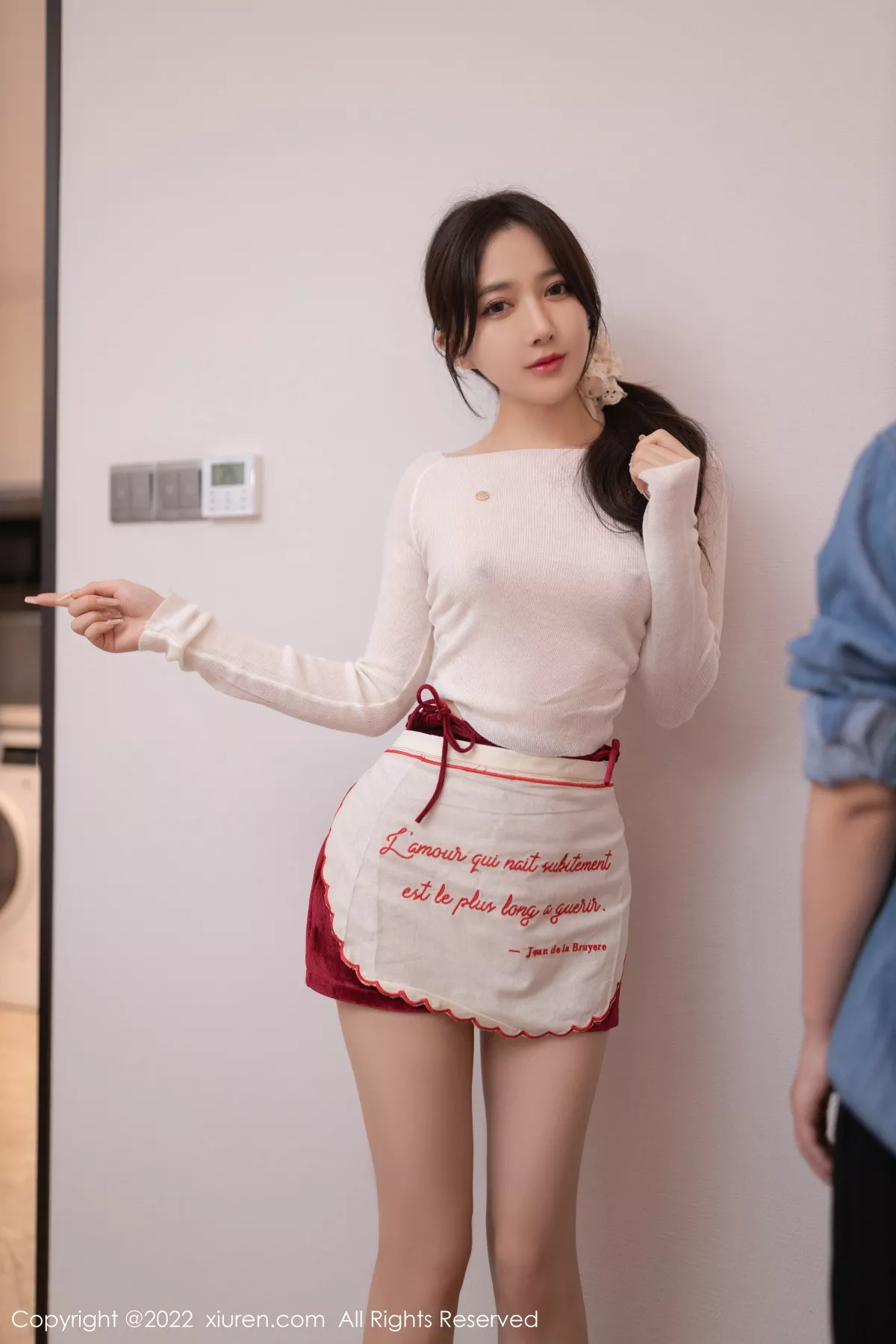 秀人集.com_[XiuRen秀人网]No.5913_模特鱼子酱Fish白色轻透上衣配性感红短裙露蕾丝内衣诱惑写真80P