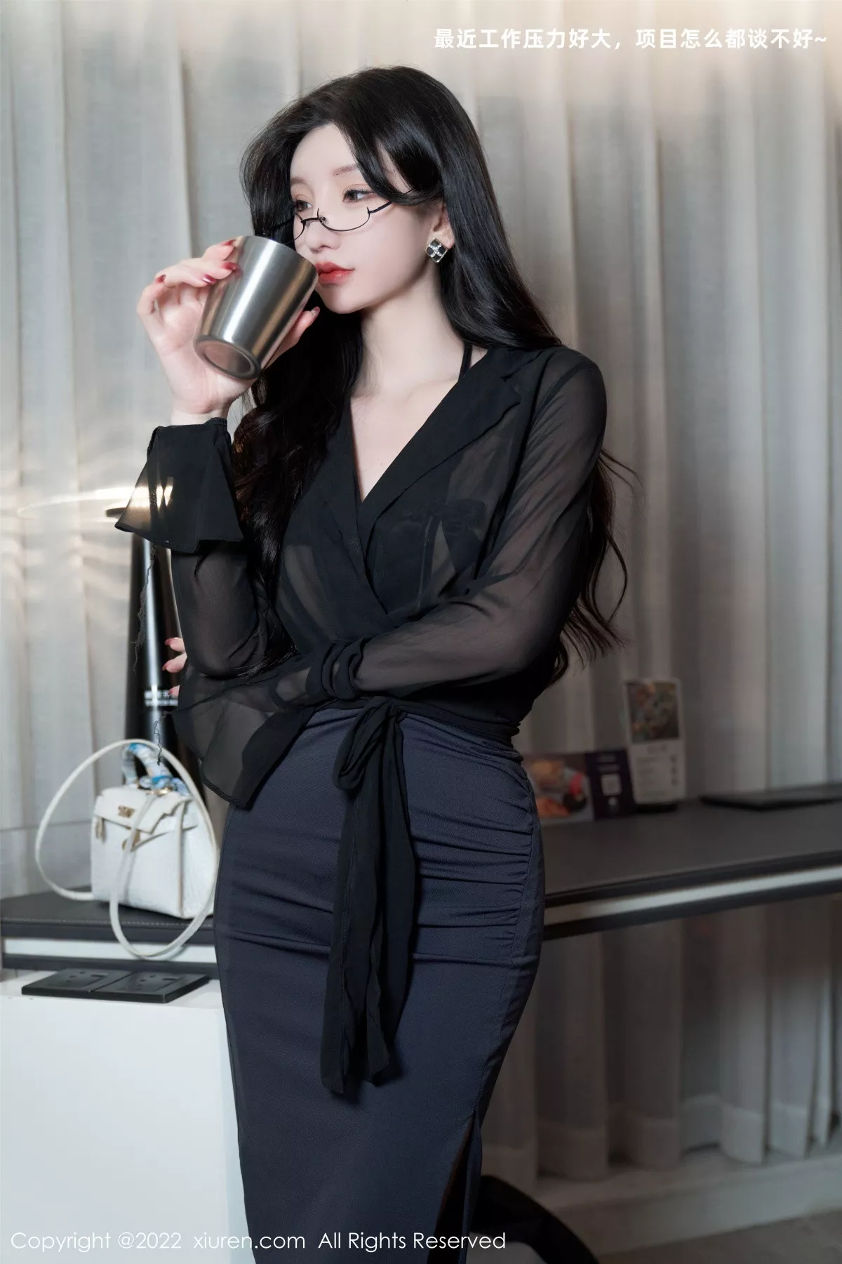 秀人集.com_[XiuRen秀人网]No.5914_女神周于希Sally黑色薄纱衣配超薄黑丝半脱秀火辣身材诱惑写真97P