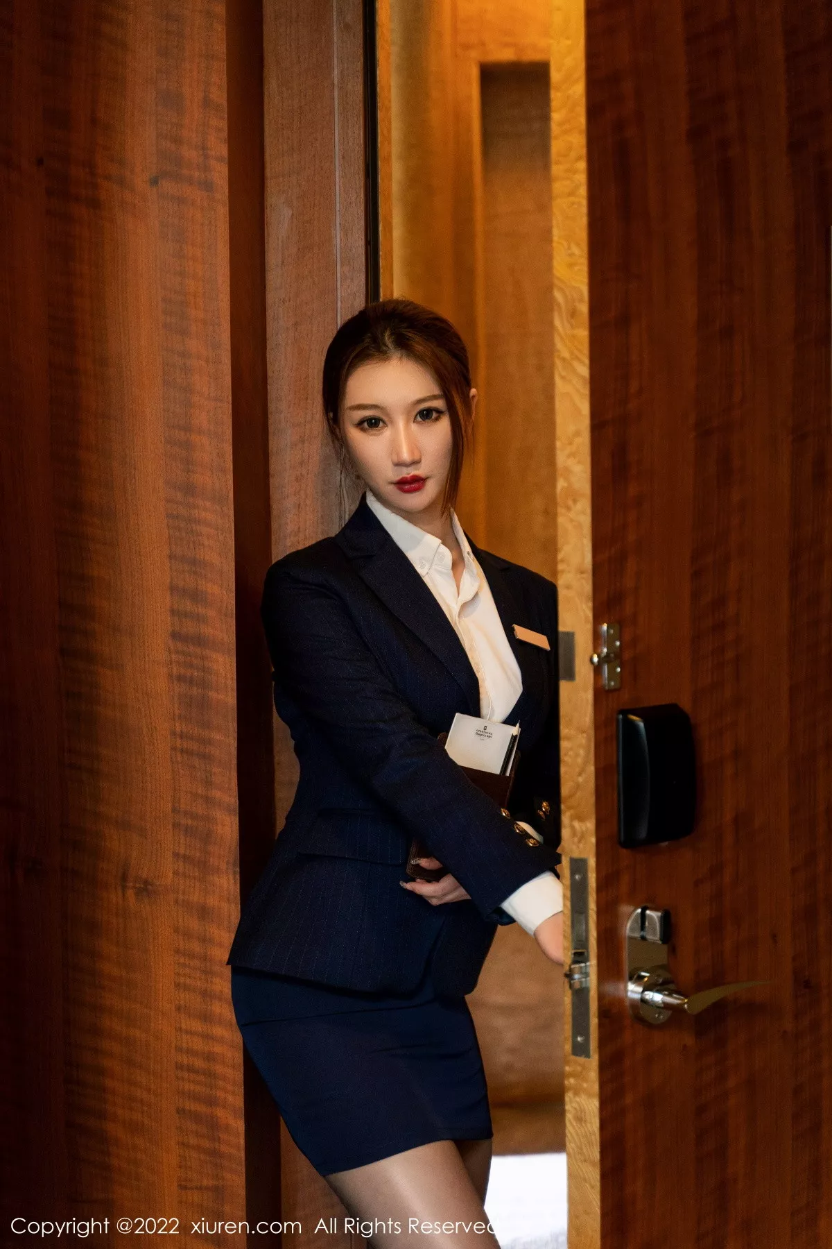 秀人集.com_[XiuRen秀人网]No.5918_模特顾乔楠Cora脱蓝色制服露性感内衣配超薄无内黑丝诱惑写真72P