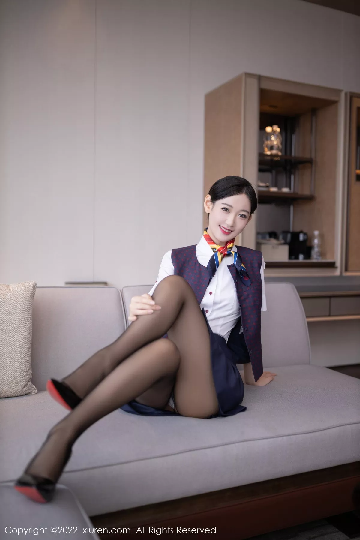 秀人集.com_[XiuRen秀人网]No.5922_模特唐安琪北京旅拍国航空姐角色半脱制服露蕾丝内衣诱惑写真79P