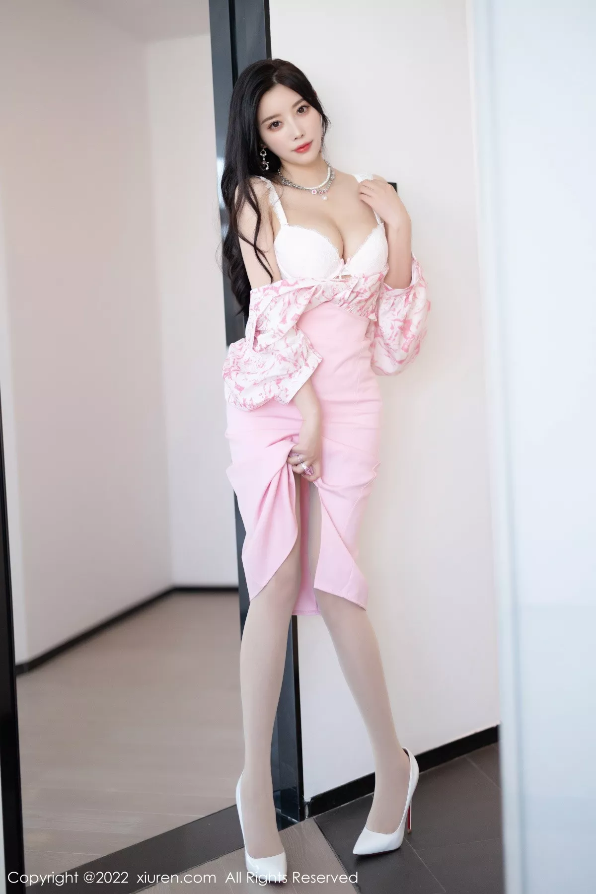 秀人集.com_[XiuRen秀人网]No.5927_女神杨晨晨Yome脱性感粉色上衣露白色内衣秀丰腴身材诱惑写真87P