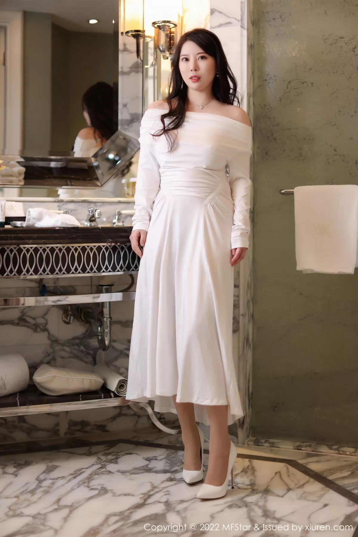 秀人集.com_[MFStar模范学院]Vol.576_模特白茹雪浴室场景白色露肩连衣长裙半脱秀雪嫩肌肤诱惑写真51P