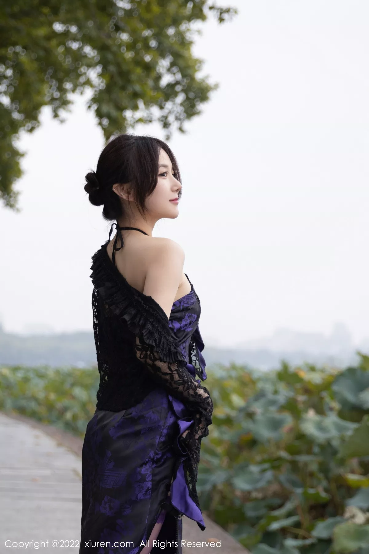 秀人集.com_[XiuRen秀人网]No.6074_模特鱼子酱Fish独角戏主题性感露肩连衣裙配紫色丝袜诱惑写真79P