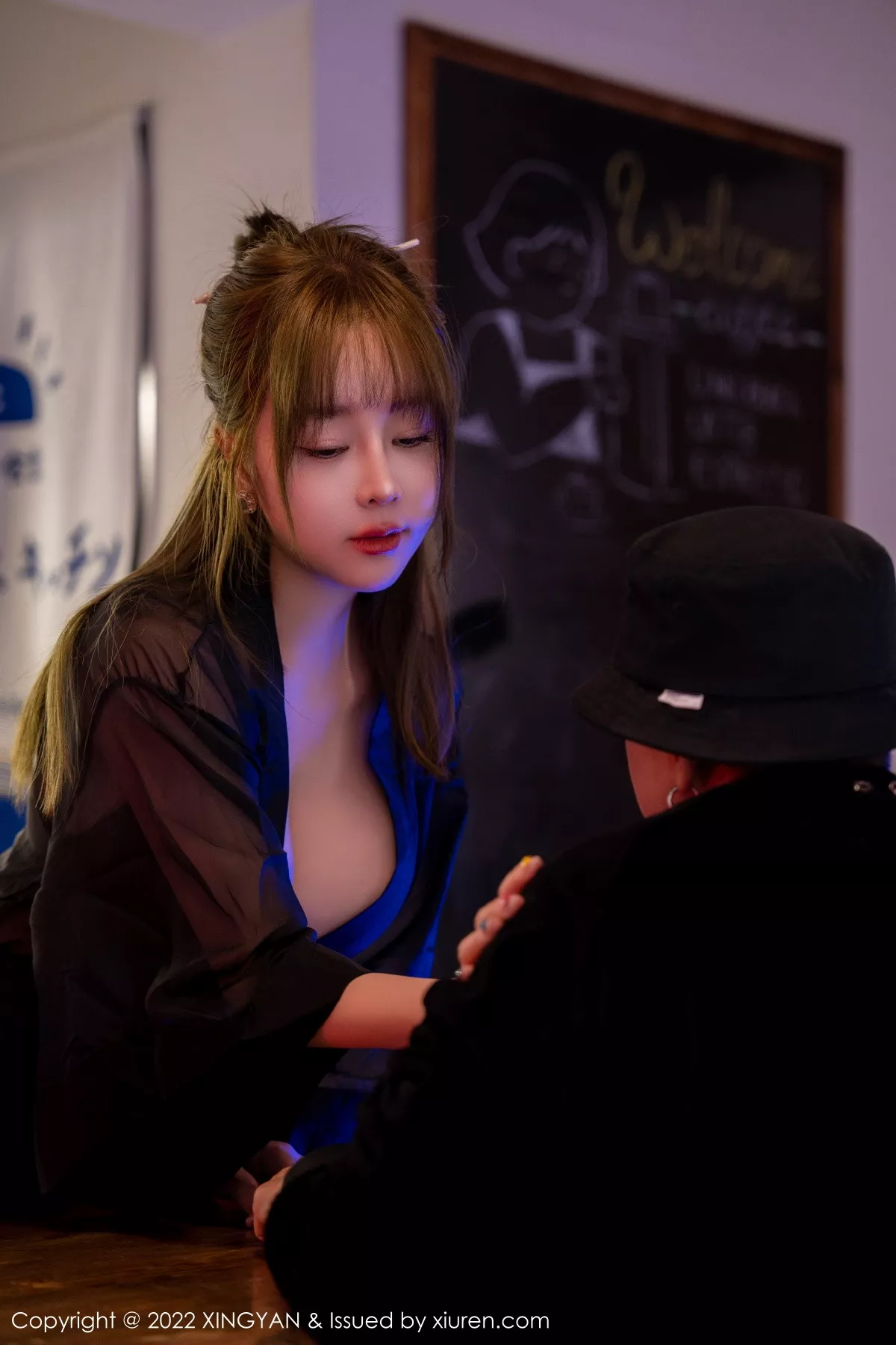 秀人集.com_[XINGYAN星颜社]VOL.163_女神王雨纯酒馆喝酒主题性感黑色内衣配超薄黑丝极致魅惑写真82P