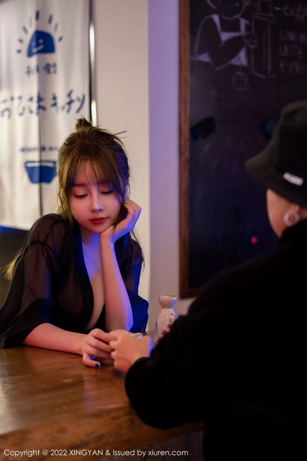 秀人集.com_[XINGYAN星颜社]VOL.163_女神王雨纯酒馆喝酒主题性感黑色内衣配超薄黑丝极致魅惑写真82P