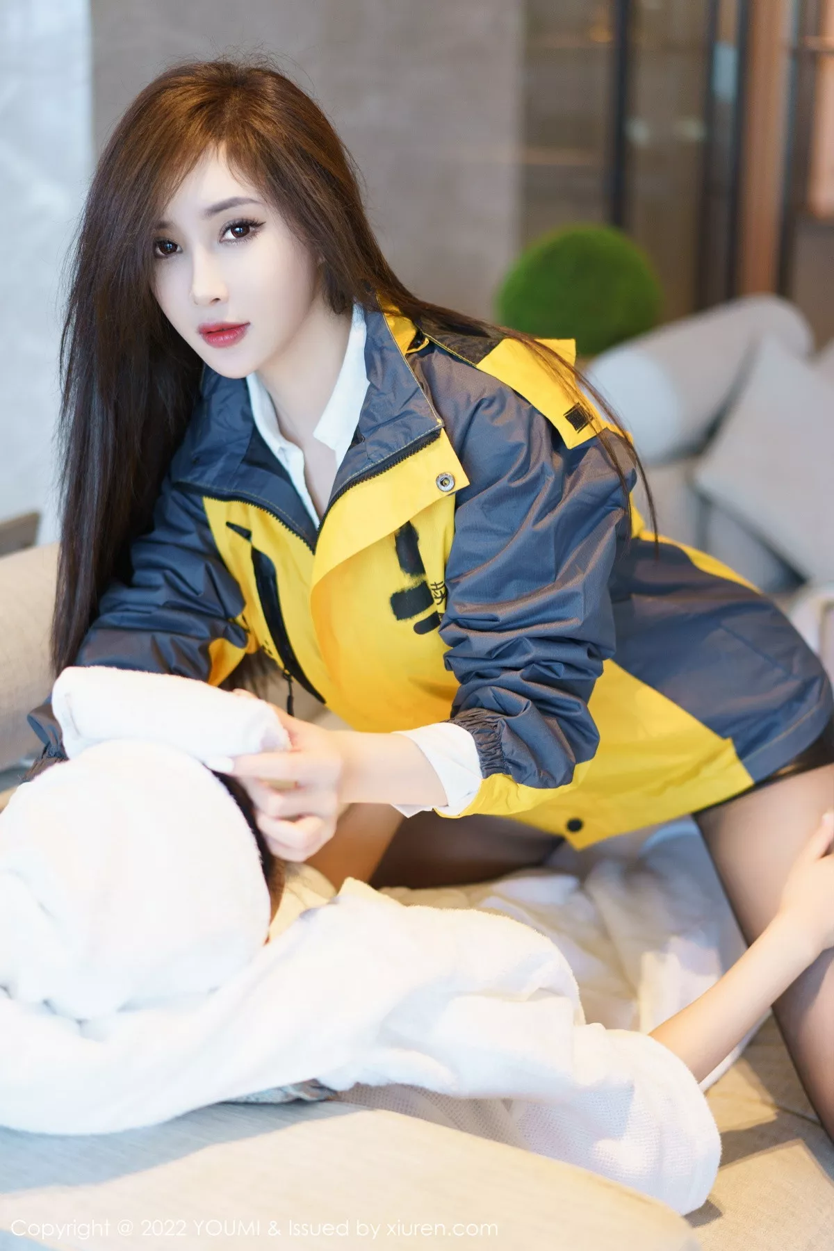 秀人集.com_[YouMi尤蜜荟]Vol.884_女神Carol周妍希角色扮演白上衣配皮短裙露黑色内衣诱惑写真108P