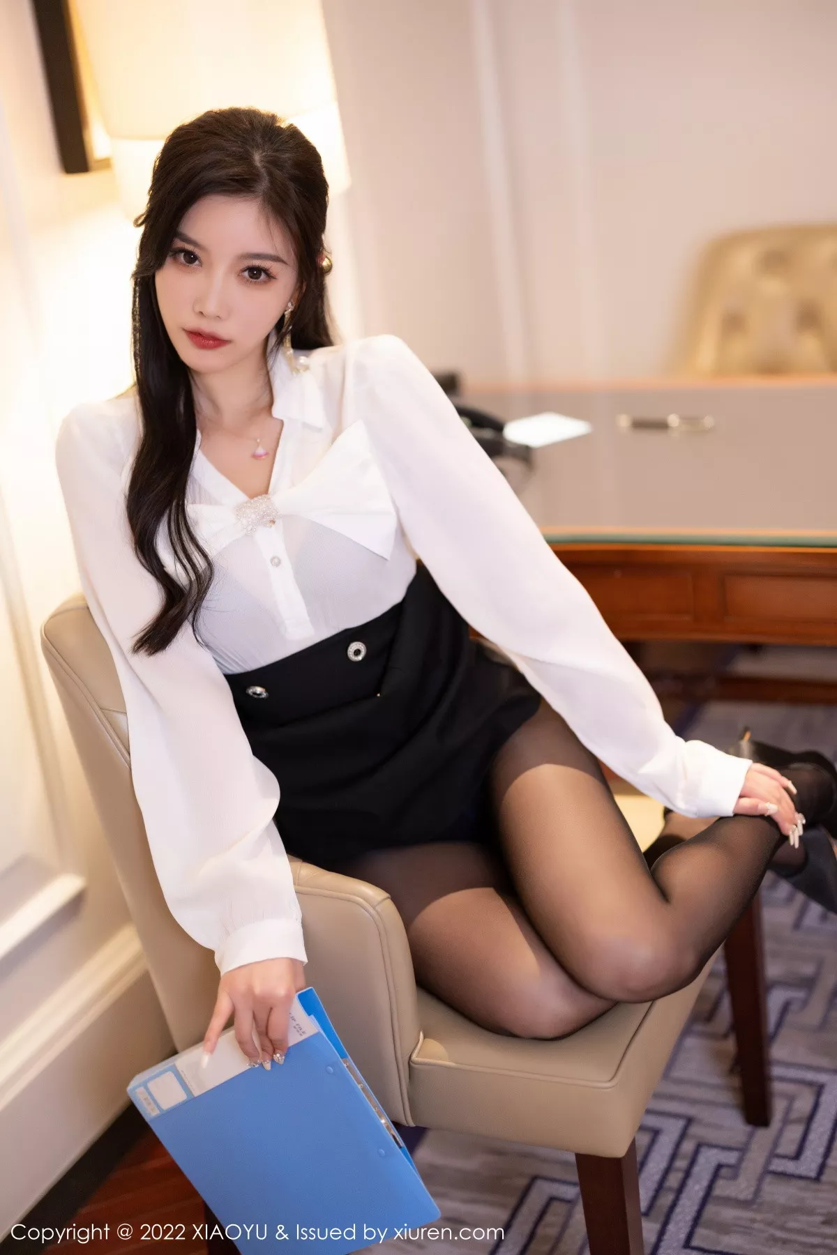 秀人集.com_[XiaoYu画语界]Vol.936_女神杨晨晨Yome性感白T配黑短裙露蓝色内衣超薄黑丝诱惑写真82P