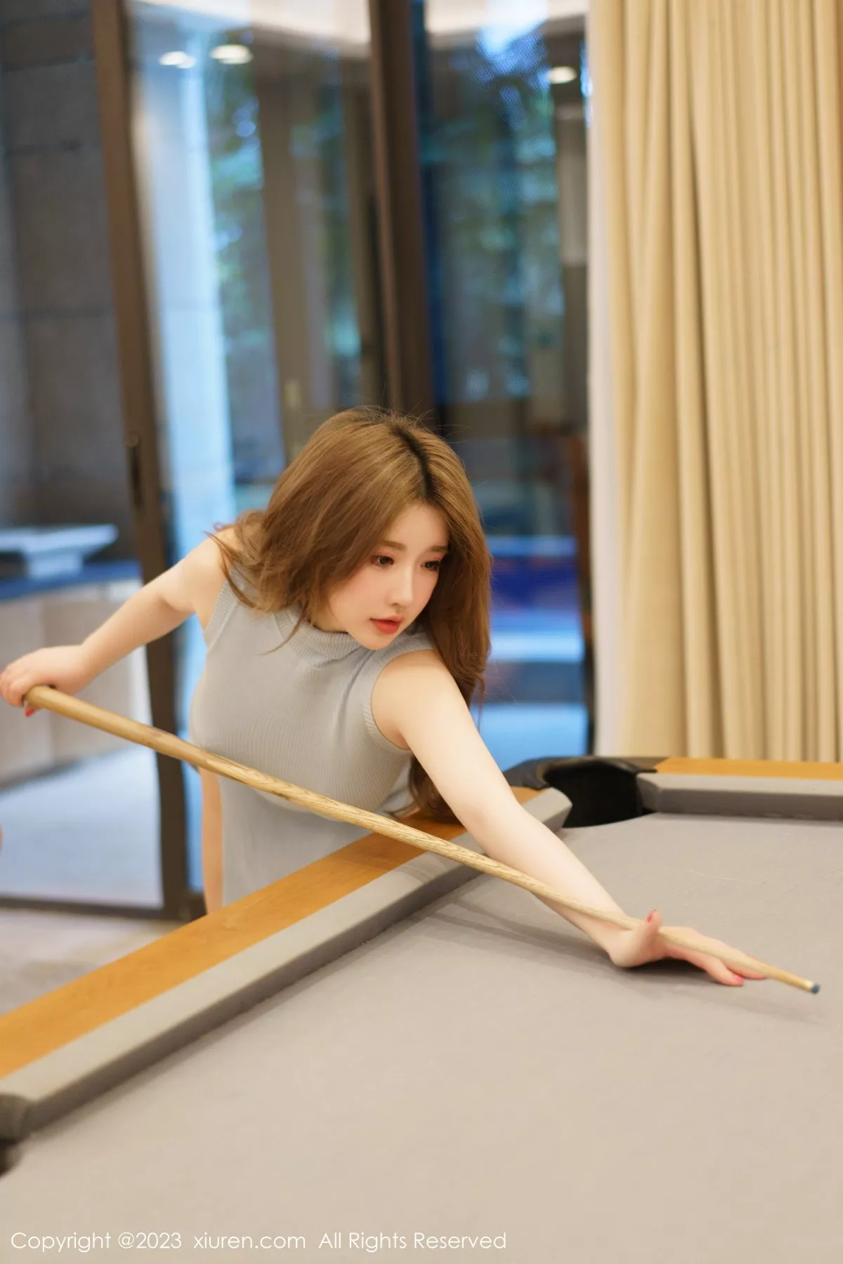 秀人集.com_[XiuRen秀人网]No.6085_模特小海臀Rena三亚旅拍桌球室性感连衣裙秀浑圆美臀诱惑写真60P