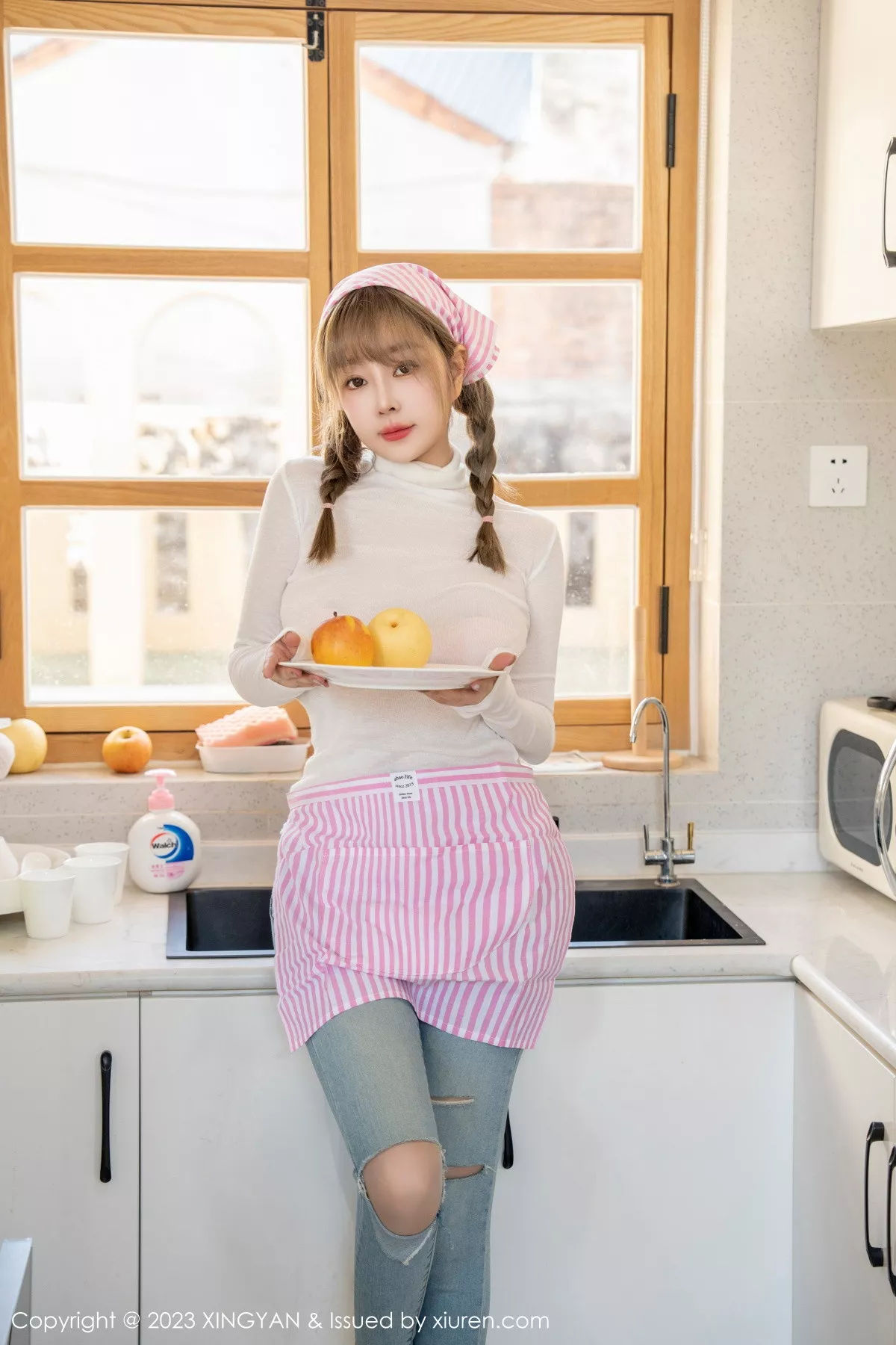 秀人集.com_[XINGYAN星颜社]VOL.165_女神王雨纯私房半脱露性感粉色内衣配开档肉丝秀翘臀诱惑写真78P