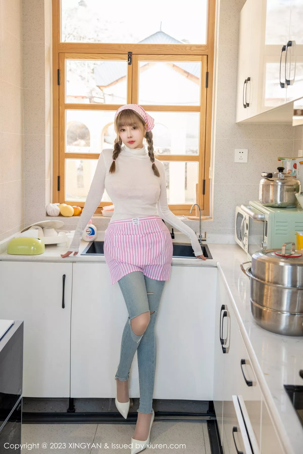 秀人集.com_[XINGYAN星颜社]VOL.165_女神王雨纯私房半脱露性感粉色内衣配开档肉丝秀翘臀诱惑写真78P