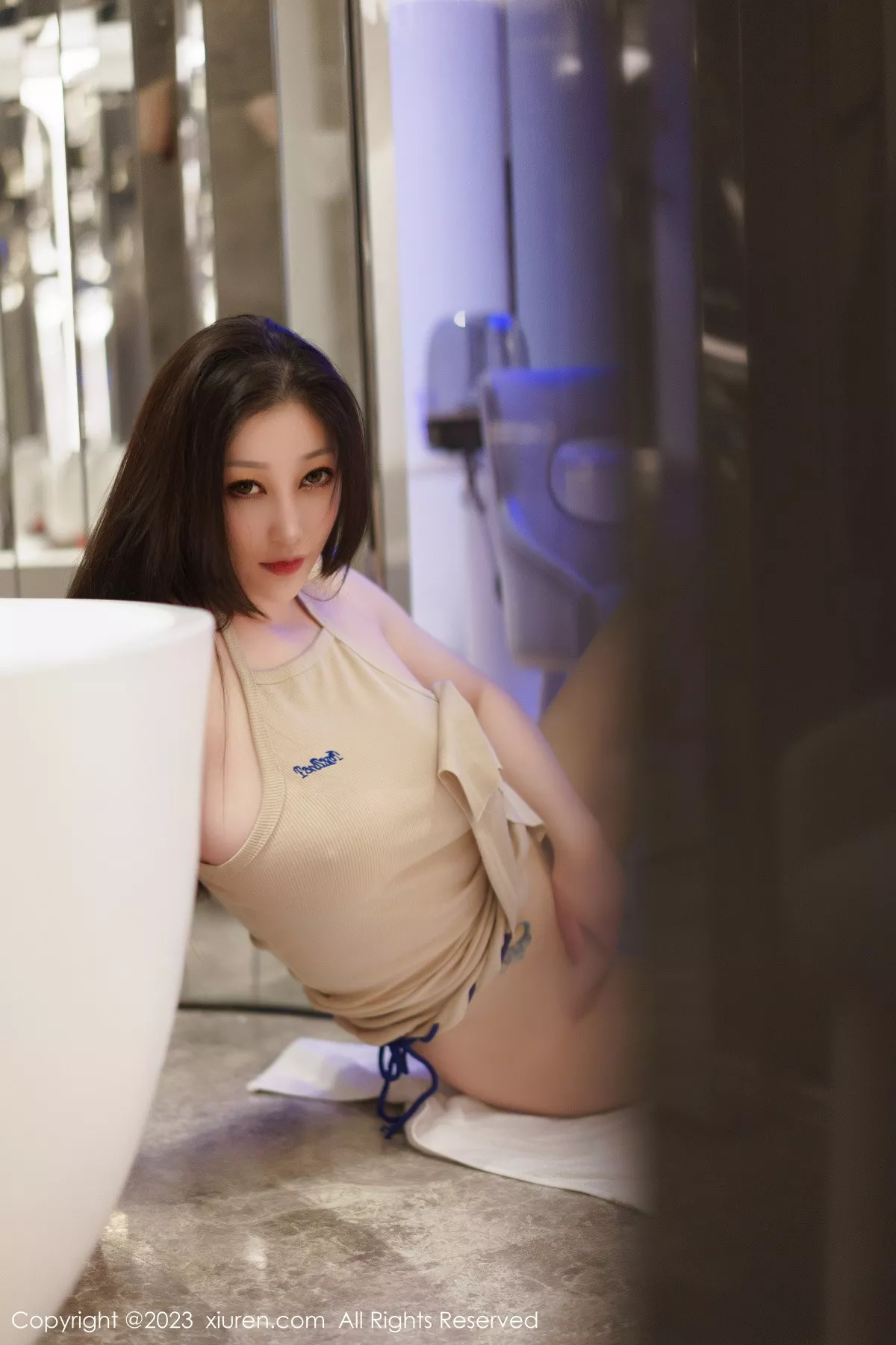 秀人集.com_[XiuRen秀人网]No.6098_女神妲己_Toxic三亚旅拍游艇场景性感服饰秀雪峰美臀诱惑写真99P