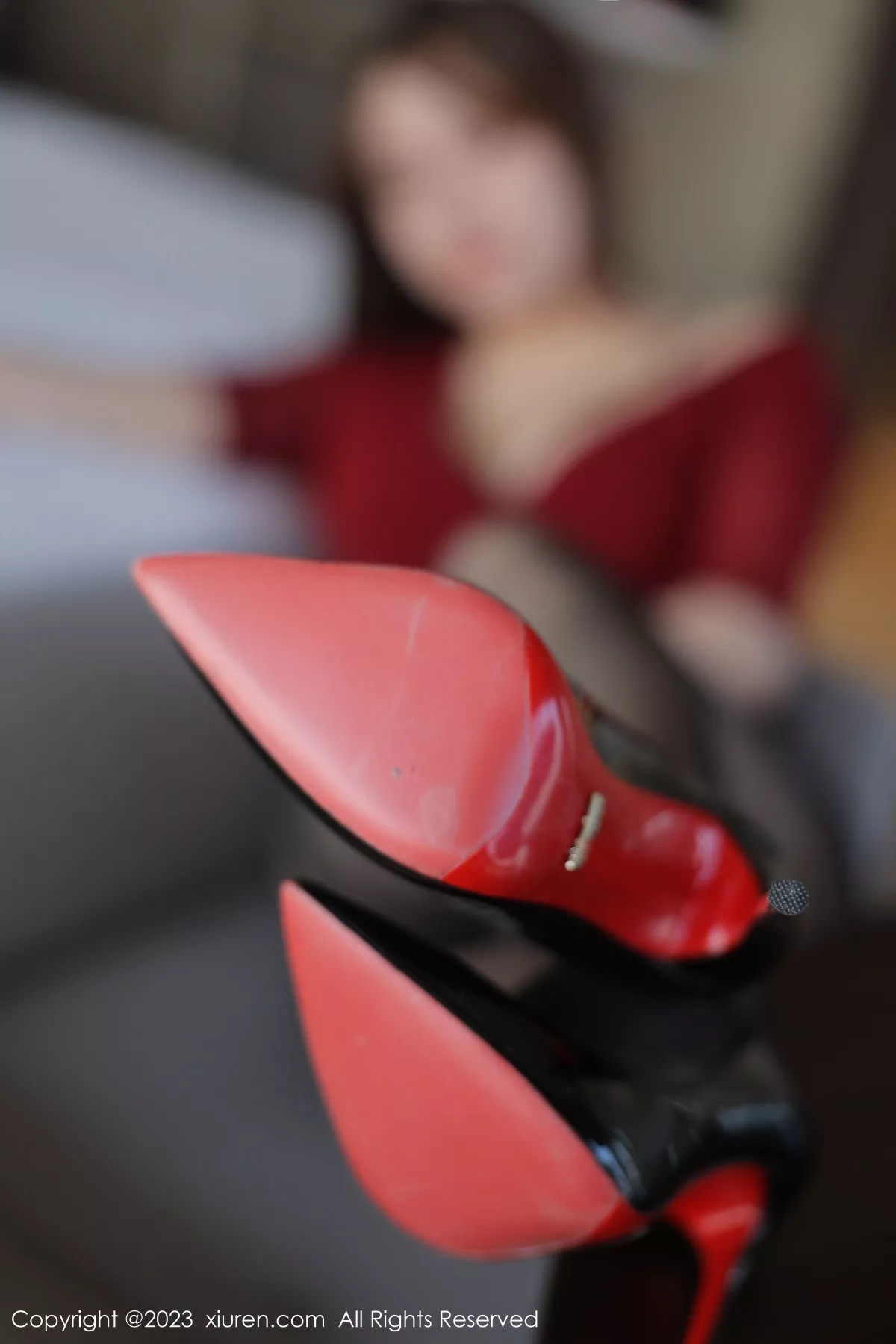 秀人集.com_[XiuRen秀人网]No.6096_模特豆瓣酱性感红色服饰配黑短裙露黑色蕾丝内衣丰满诱惑写真96P