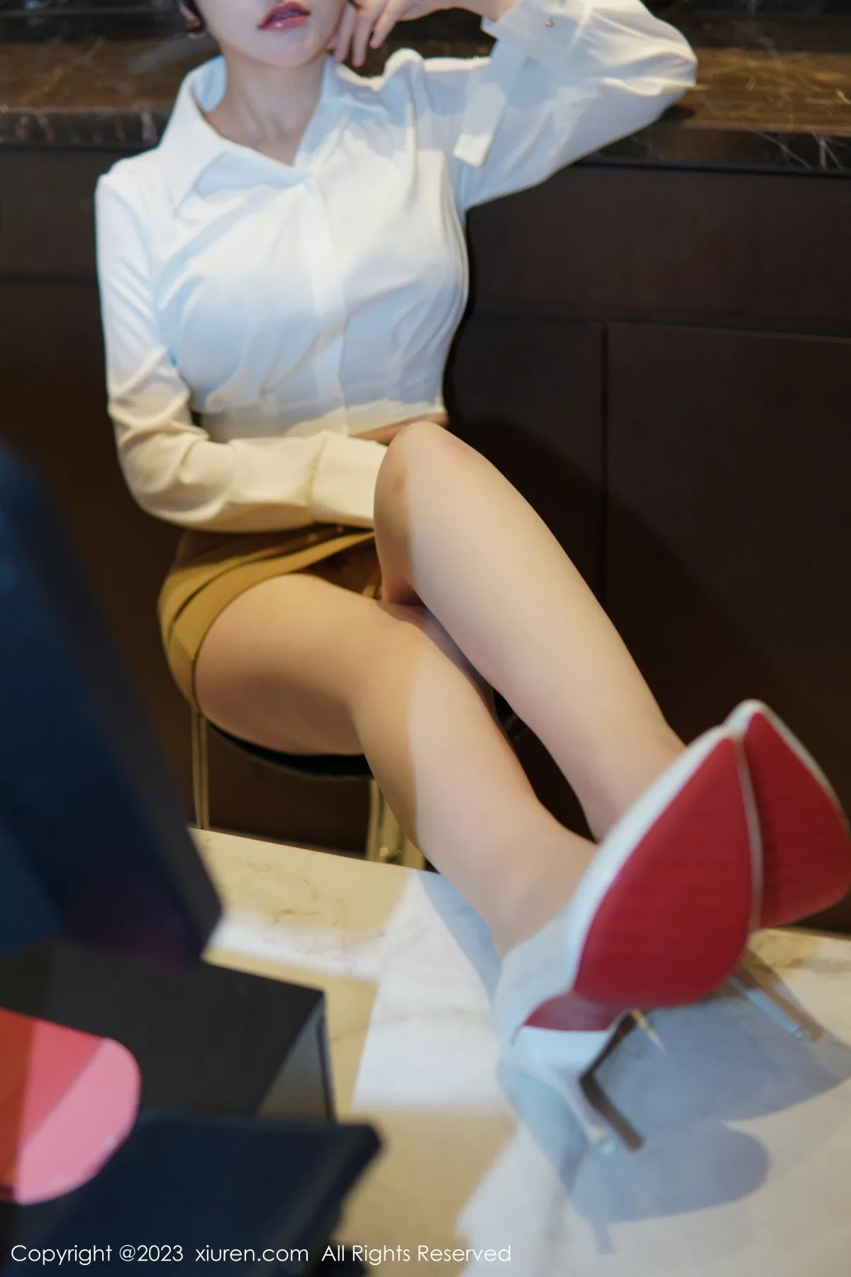 秀人集.com_[XiuRen秀人网]No.6111_模特桃桃子_性感白T配黄色短裙露蕾丝内衣配开档肉丝诱惑写真86P