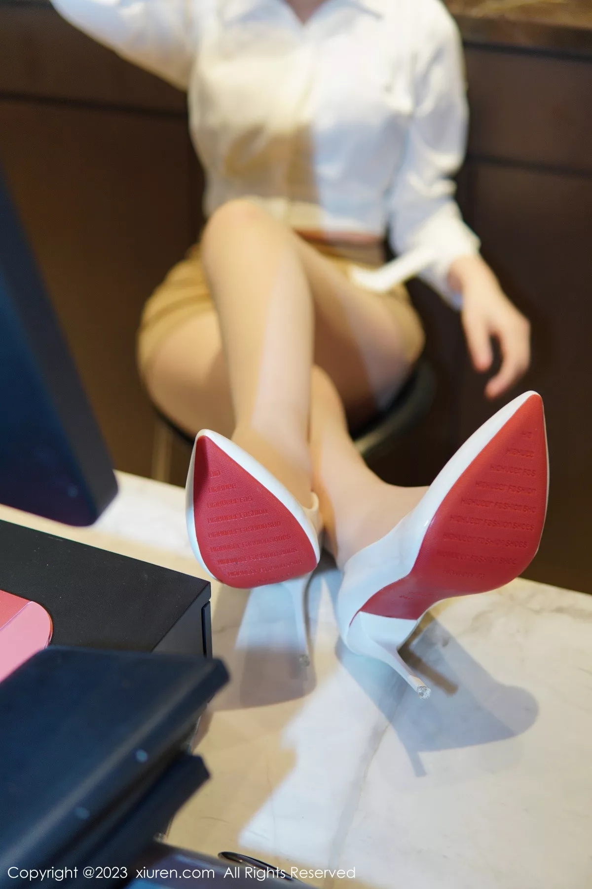 秀人集.com_[XiuRen秀人网]No.6111_模特桃桃子_性感白T配黄色短裙露蕾丝内衣配开档肉丝诱惑写真86P