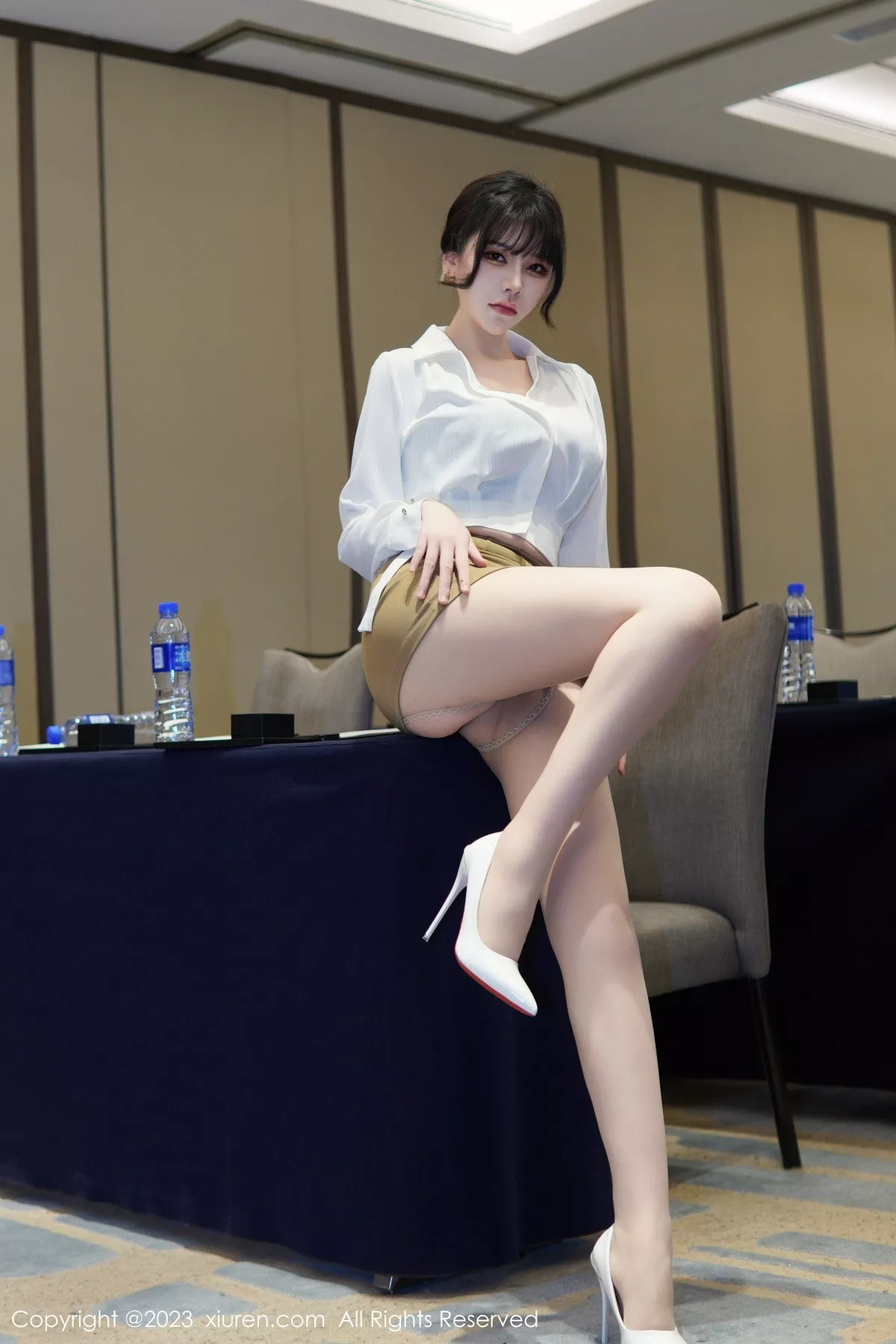 秀人集.com_[XiuRen秀人网]No.6111_模特桃桃子_性感白T配黄色短裙露蕾丝内衣配开档肉丝诱惑写真86P