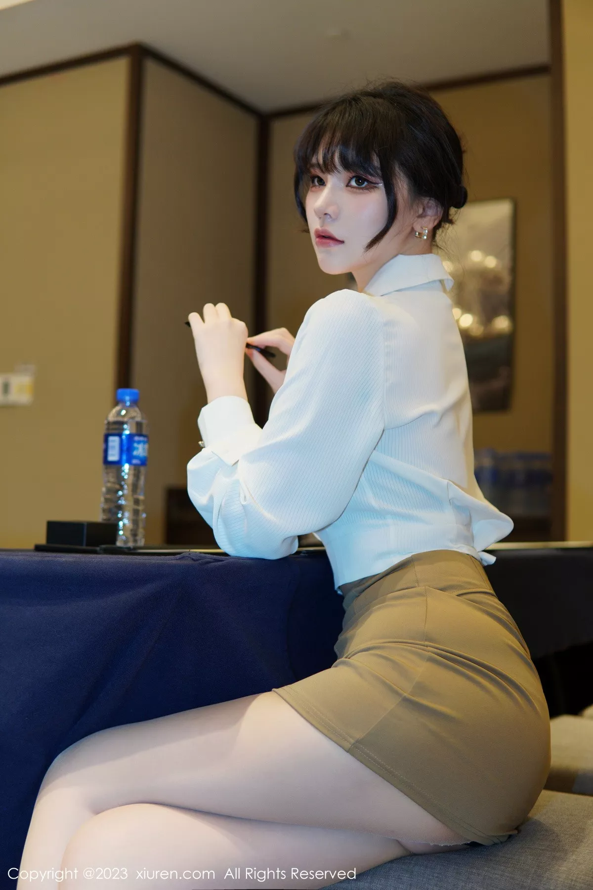 秀人集.com_[XiuRen秀人网]No.6111_模特桃桃子_性感白T配黄色短裙露蕾丝内衣配开档肉丝诱惑写真86P